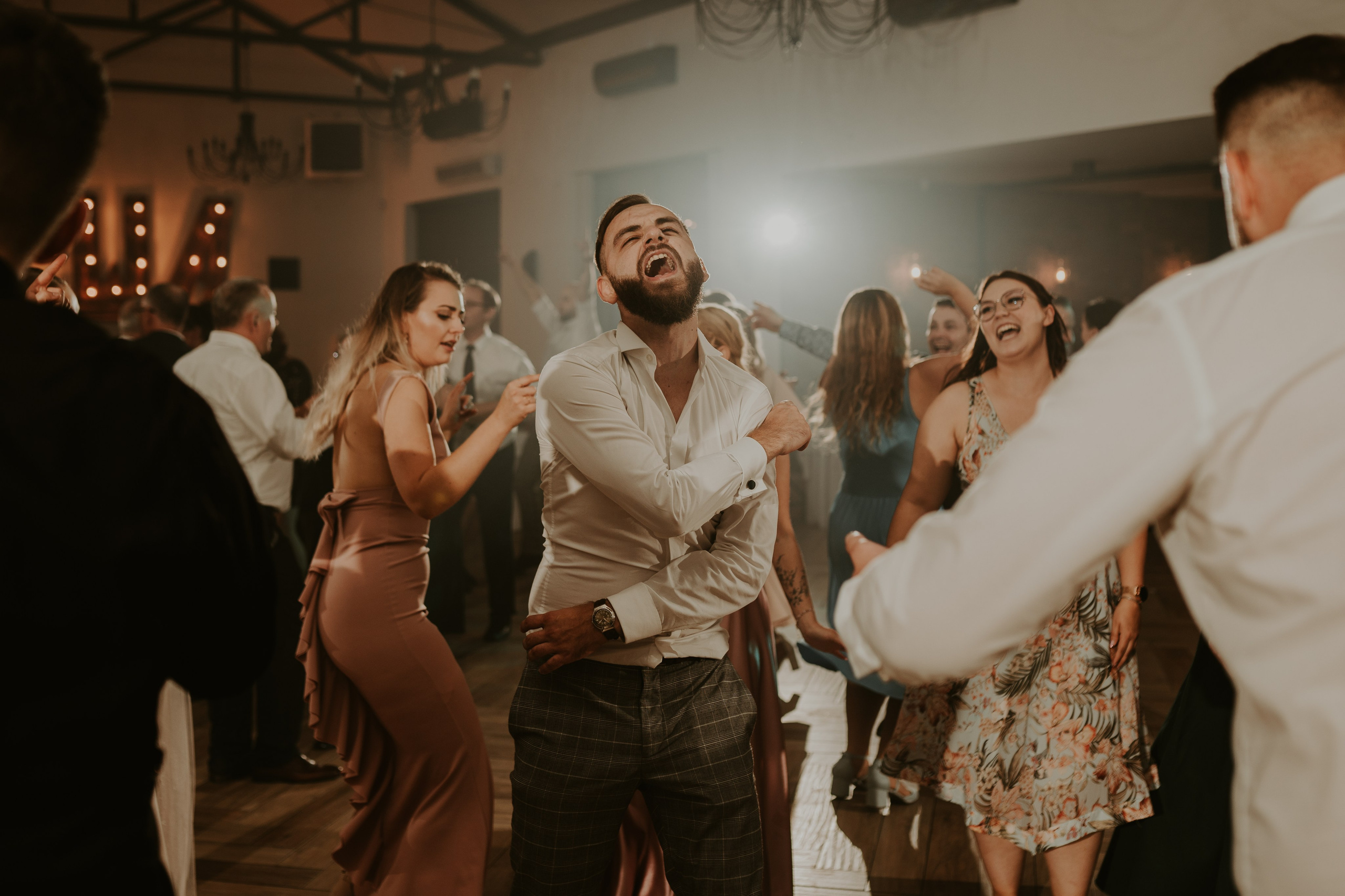 Trzy Drzewa: wspaniała uroczystość Wiktorii i Kamila. Karkowskafoto - fotografia miłości