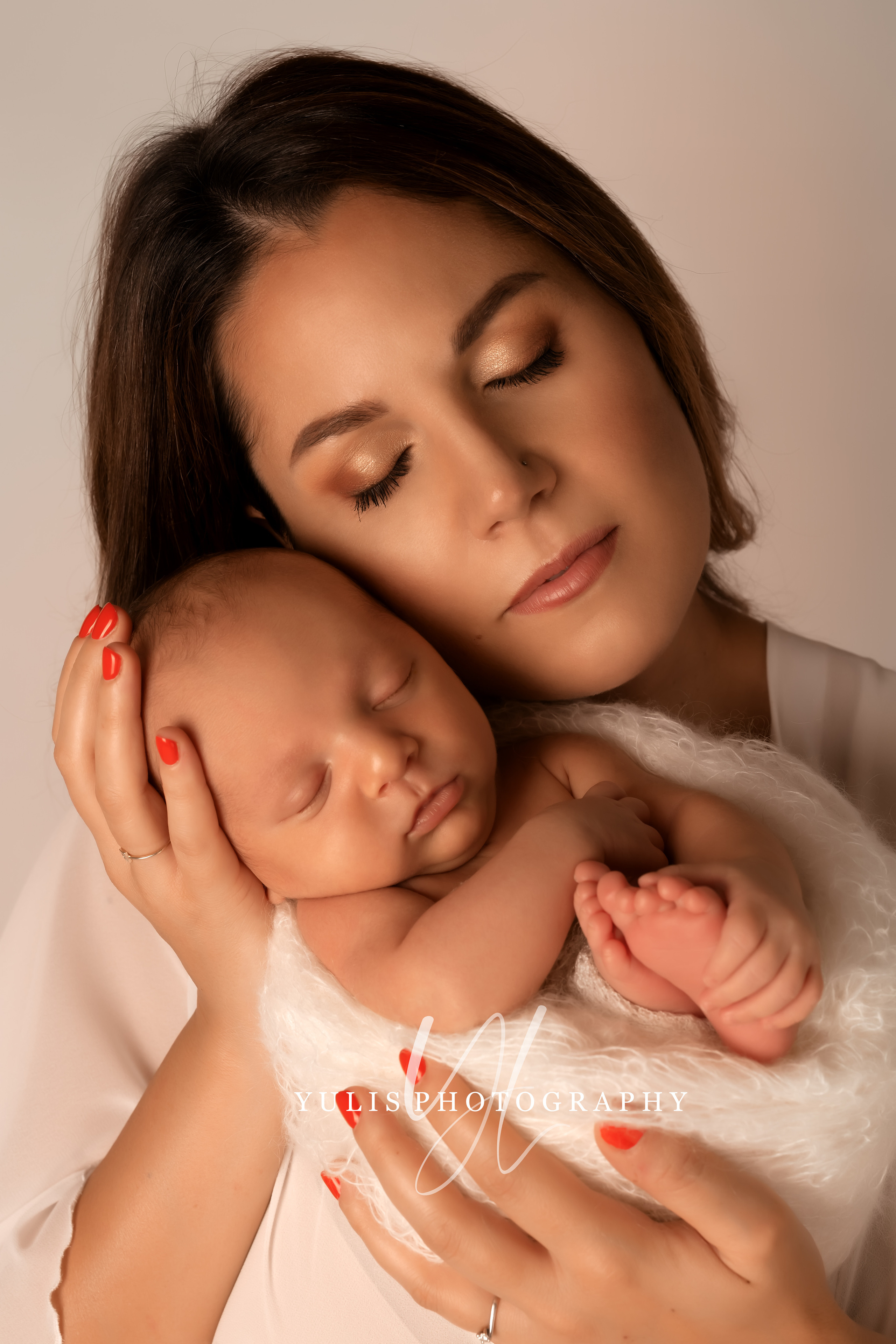IL TUO SERVIZIO FOTOGRAFICO IN GRAVIDANZAIl servizio fotografico di gravidanza racconta un avvenimento ricco di emozioni intense, che anticipa la nascita di una nuova Vita!Di seguito potrai scoprire tutti i dettagli dei miei servizi e vedere gli scatti che realizzo in studio.