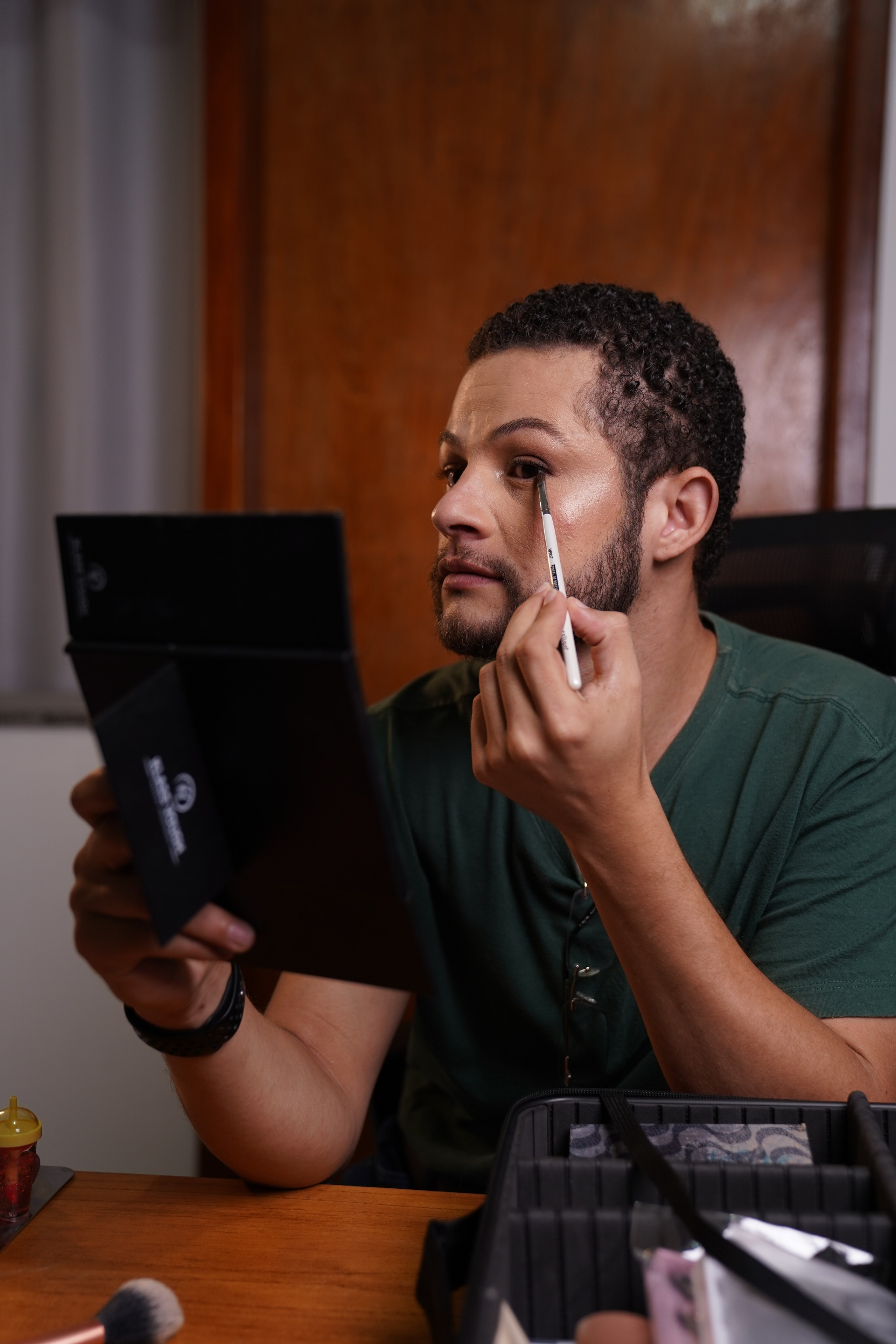 Institucionais. Início