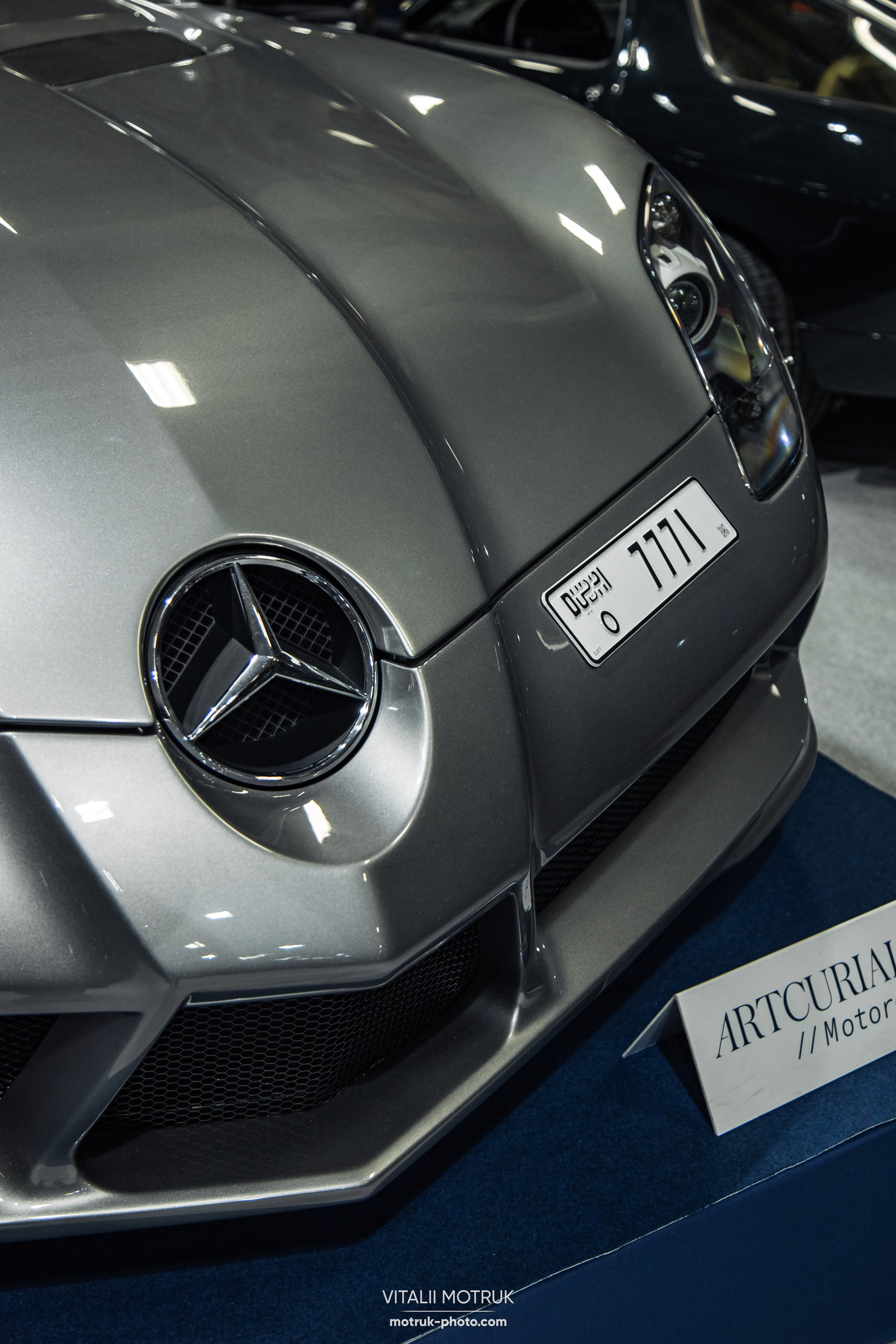 Retromobile 2023. Photographe de voitures à Paris — Vitalii Motruk