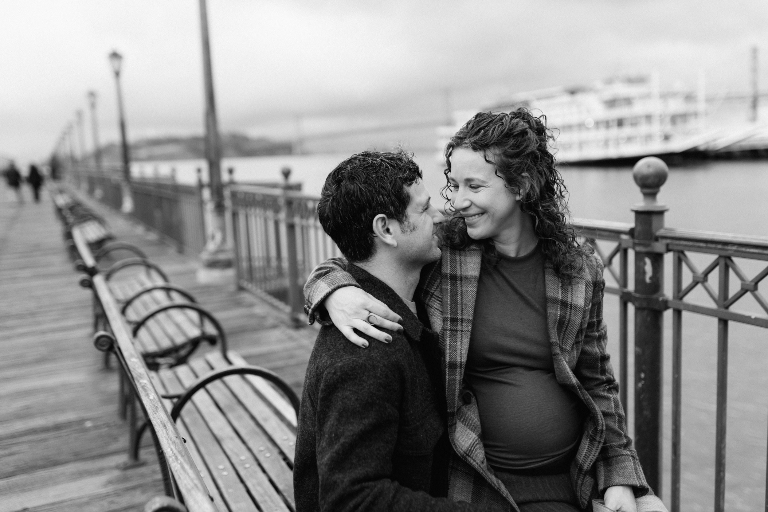 Pier 7 Maternity Photography San Francisco|Waterfront Pregnancy Photos. Maternity, newborn photographer in the Bay Area|Iryna Rakivnenko
