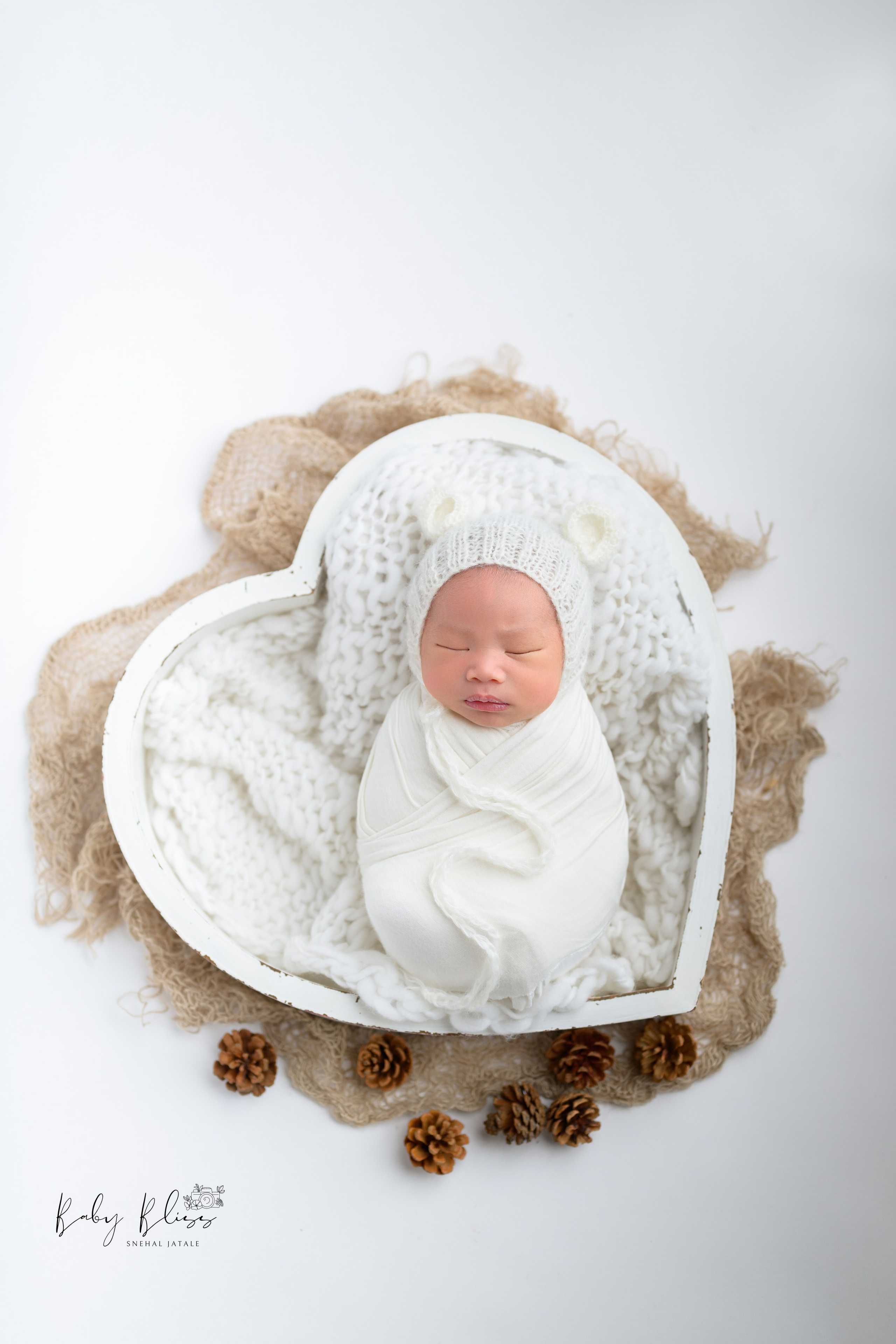 Best newborn photographer in Doha, Qatar. Best infant photoshoot in Doha, Qatar. Newborn photo session in Doha Qatar, baby, sitter, cake smash, pre-birthday, maternity, family photographer in Doha, Qatar