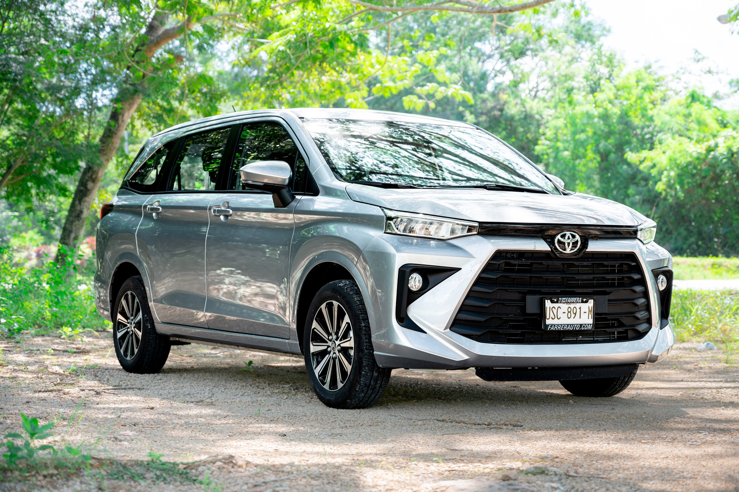 Automotive Photography of Toyota Avanza in Playa del Carmen. PHOTOGRAPHER QUINTANA ROO