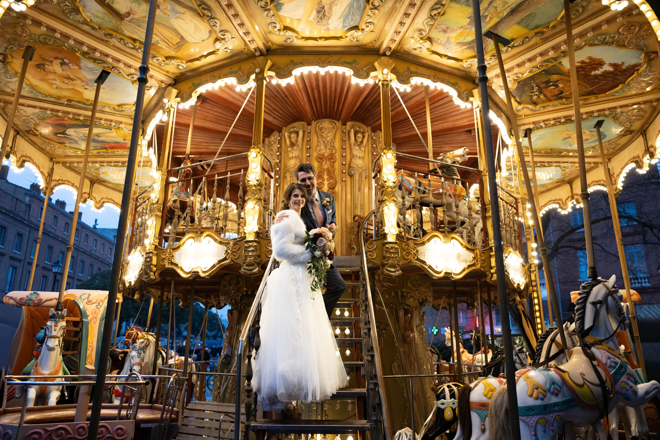Mariage de Noël inoubliable à Toulouse, Capitole. Gillian & Scott. Eugénie Smirnova — photographe à Toulouse et dans le sud-ouest de la France
