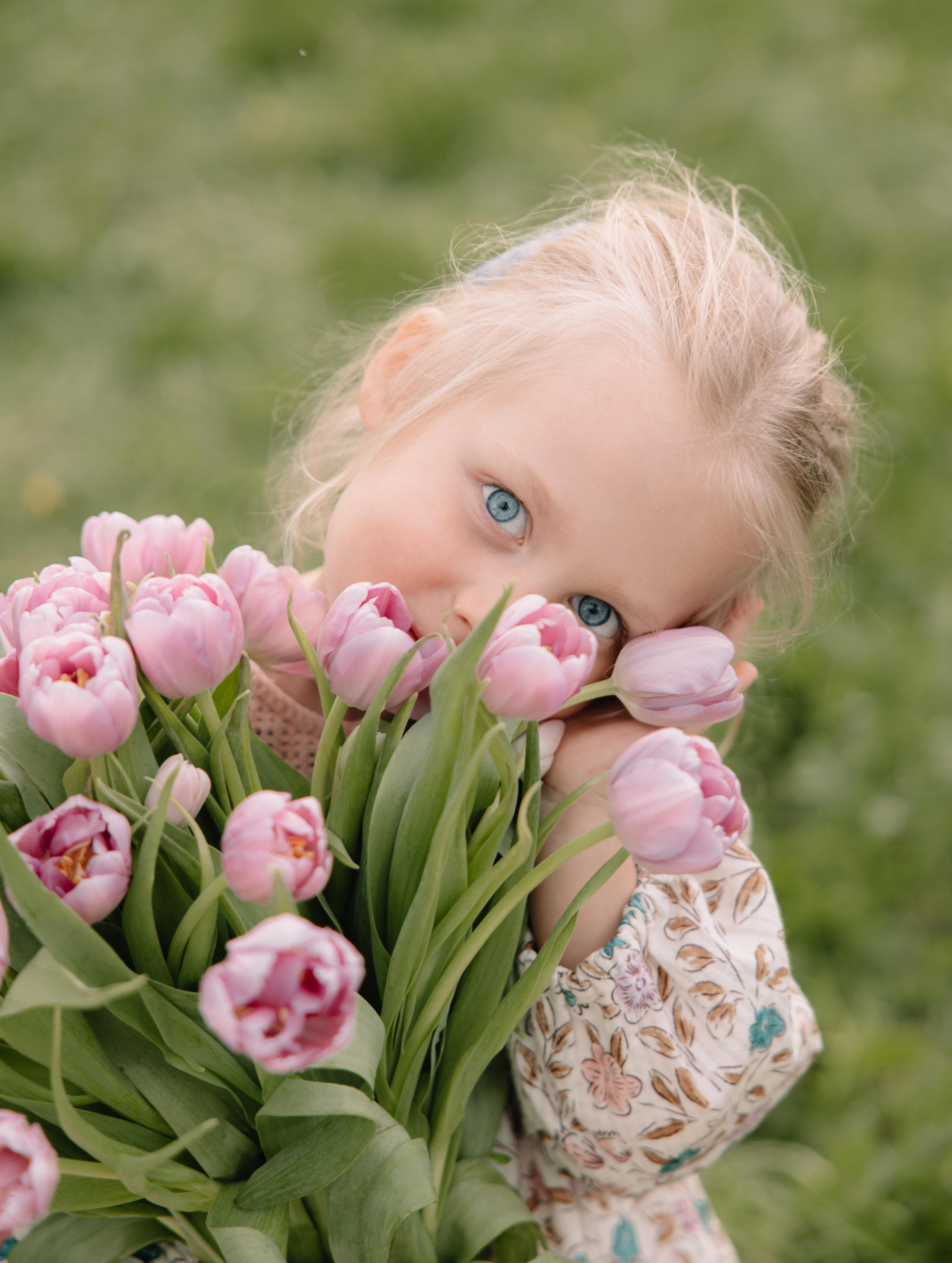 Šeimos fotosesija Vilniuje — namie, gamtoje, studijoje. Framed by Evelina | Vestuvių fotografė