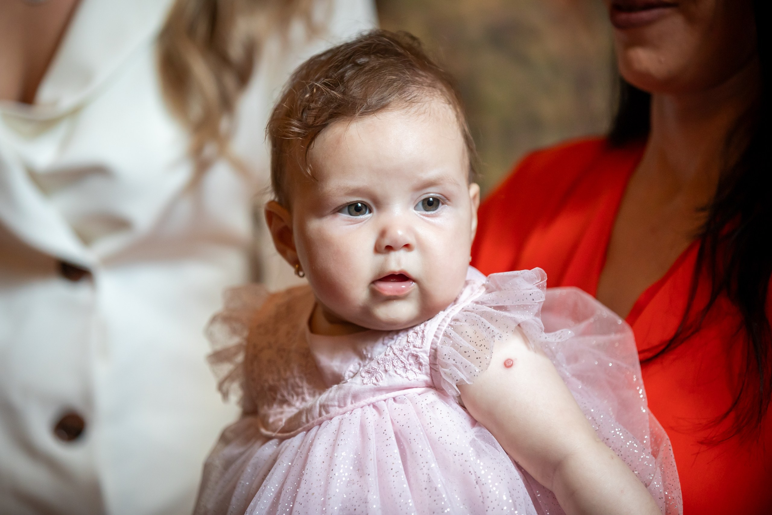 fotograf botez , fotografie botez Botoșani, fotograf Alin Chirilă, amintiri botez, fotografii botez, botez Miruna Parascheva, fotograf copii, fotografie botez în Botoșani-alt="botez , fotografie botez Alin Chirilă, amintiri botez, fotografii emoționante botez Botoșani"-- fotografii-botez-bebelus- amintiri-botez-micuț- moment-sfânt-crestinare- fotografie-emotionanta-botez- detalii-botez-bebelusi- parinti-fericiti-la-botez- fotograf-botez-profesionist- botez-in-biserica-ortodoxa- micuț-botezat-cu-emoție- zâmbete-și-lacrimi-la-botez- bebeluș-la-cristelniță- decor-botez-colorat- botez-cu-dragoste-și-credință- emotie-pura-la-botez- fotograf-botez-botosani- botez-iasi-suceava-fotograf- amintiri-nepretuite-botez-- Preotul ținându-l pe micuțul Mathias Gabriel la botez, în biserica Înălțarea Domnului, Copălău - Detalii de la botezul lui Mathias – lumânare, trusou și icoană - Familia lui Mathias Gabriel alături de micuț, în ziua botezului - Portret emoționant cu mama și bebelușul în brațe, în biserică,fotograf profesionist evenimente Botoșani, Iași, Suceava, Fălticeni, Bacău, Pașcani, Roman - AlinoFotoStudio by Alin Chirilă - servicii foto nuntă, botez, cununie, ședințe foto creative, albume personalizate, fotografii emoționante și calitative pentru cele mai importante momente din viață,fotograf nuntă Botoșani Alin Chirilă, ședință foto botez Iași - AlinoFotoStudio, servicii fotograf profesionist evenimente Suceava, fotograf cununie civilă Fălticeni - Alin Chirilă, album foto nuntă personalizat Bacău.“Bebeluș botezat în biserică, ținut în brațe de nași” • “Detaliu cu lumânarea de botez decorată cu flori albe” • “Părinți emoționați alături de copilul lor la ceremonia de botez” • “Masa festivă de botez cu decor tematic și tort personalizat” • “Momentul în care preotul toarnă apă sfințită pe fruntea bebelușului” “Bebeluș în rochie albă de botez, zâmbind în brațele mamei” • “Detaliu cu cruciulița de botez așezată pe o pernă de satin” • “Părinți și nași aprinzând lumânările în timpul ceremoniei de botez” • “Tort de botez decorat cu figurine tematice și numele copilului” • “Copil botezat dormind liniștit în pătuțul decorat festiv” • “Momentul în care preotul binecuvântează copilul în fața altarului” • “Invitați adunându-se în jurul mesei festive la petrecerea de botez” • “Bebeluș ținând în mână o jucărie personalizată primită la botez” • “Familie fericită pozând împreună după ceremonia de botez” • “Decor tematic cu baloane și flori la locația petrecerii de botez” fotograf Botoșani fotograf evenimente fotograf botez Alin Chirila fotograf alinofotostudio.fotograf botez Amelis Maria, fotografie botez Botoșani, fotograf Alin Chirilă, amintiri botez, fotografii botez, botez Amelis Maria, fotograf copii, fotografie botez în Botoșani,