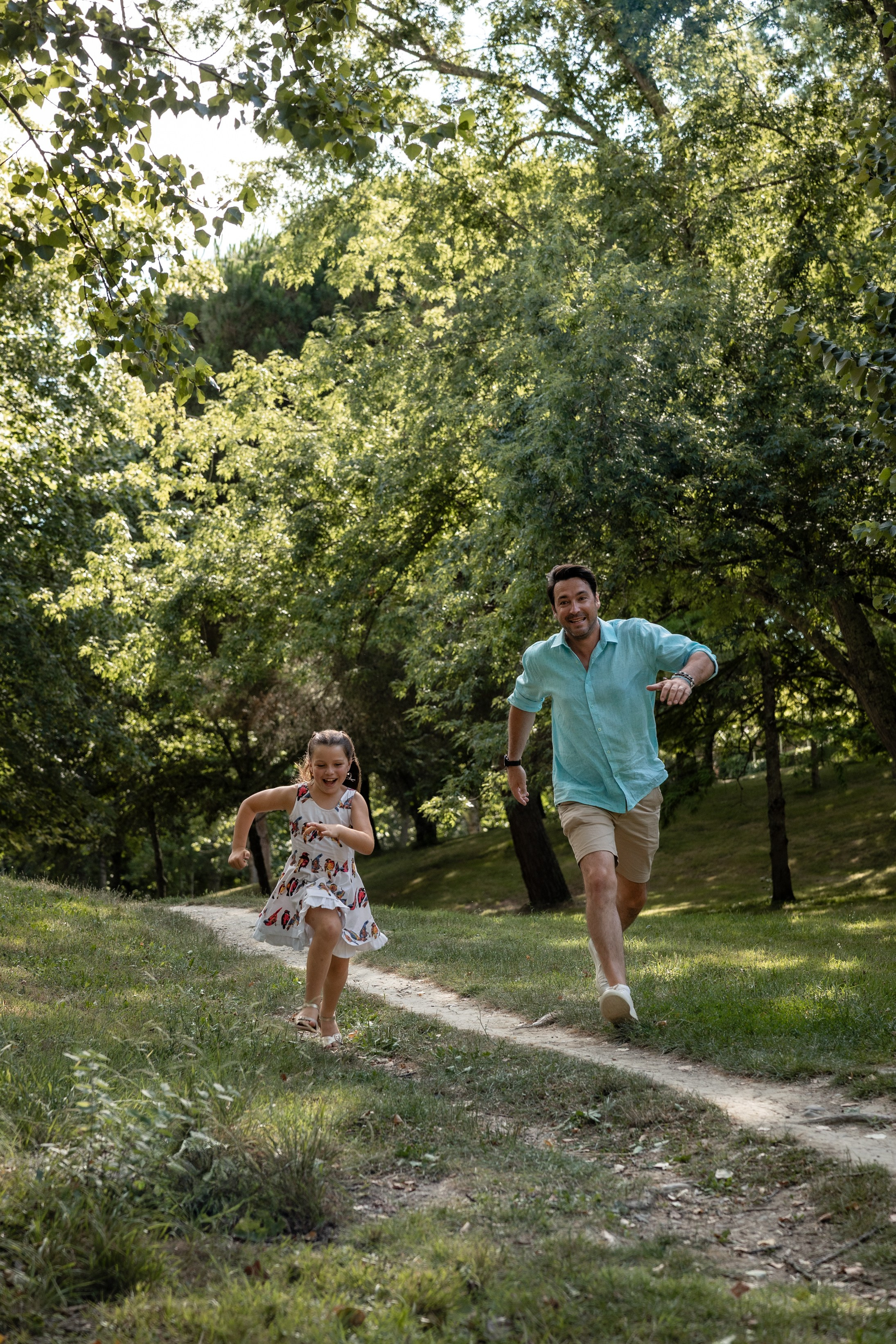Family photoshoot in Parc du Cabirol, Colomiers. Eugénie Smirnova — your photographer in Toulouse and southwest France