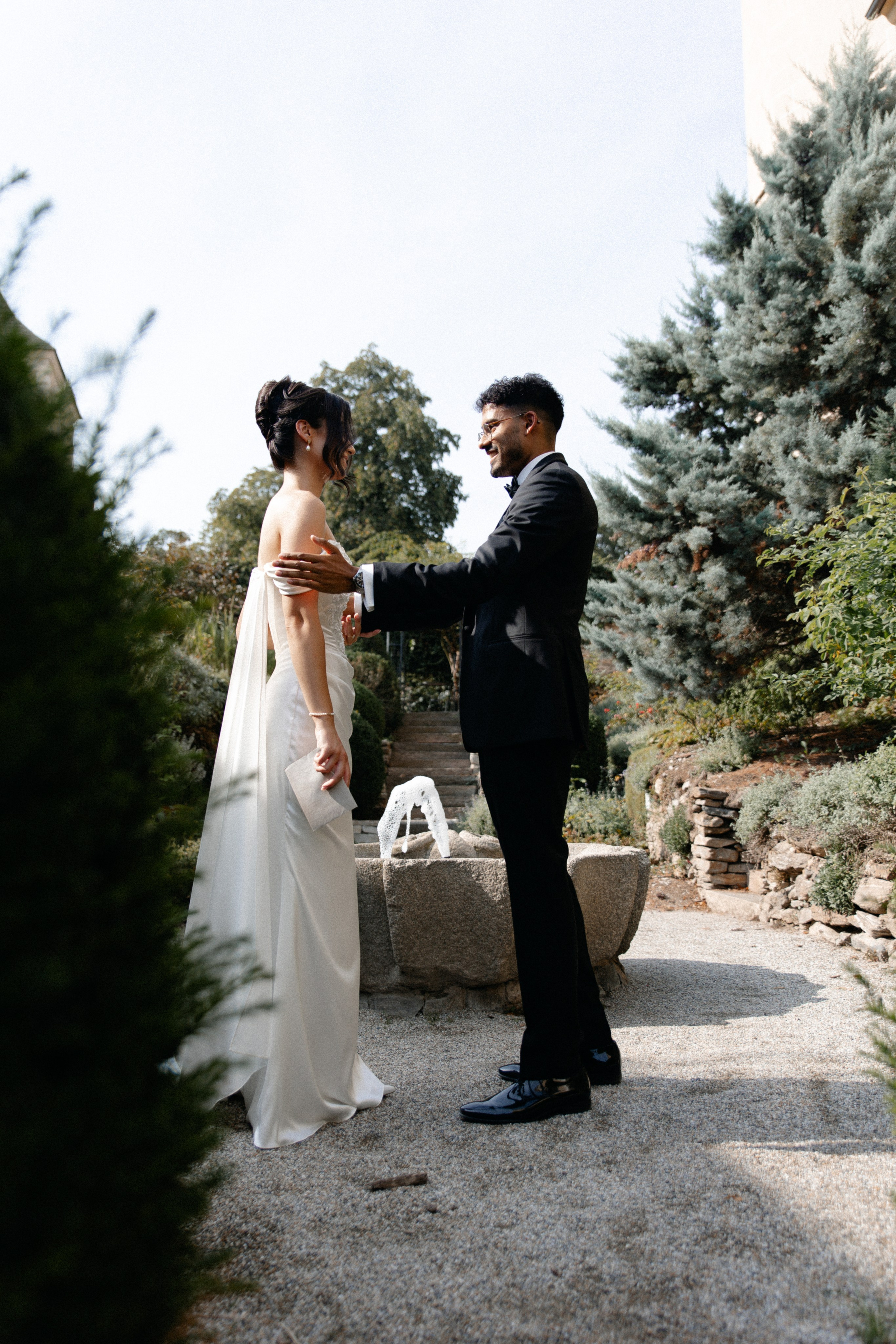 Elegant Castle Wedding in Austria | Alwin & Ruth’s Fairytale Celebration. Wedding photographer and videographer based in Timisoara, Romania