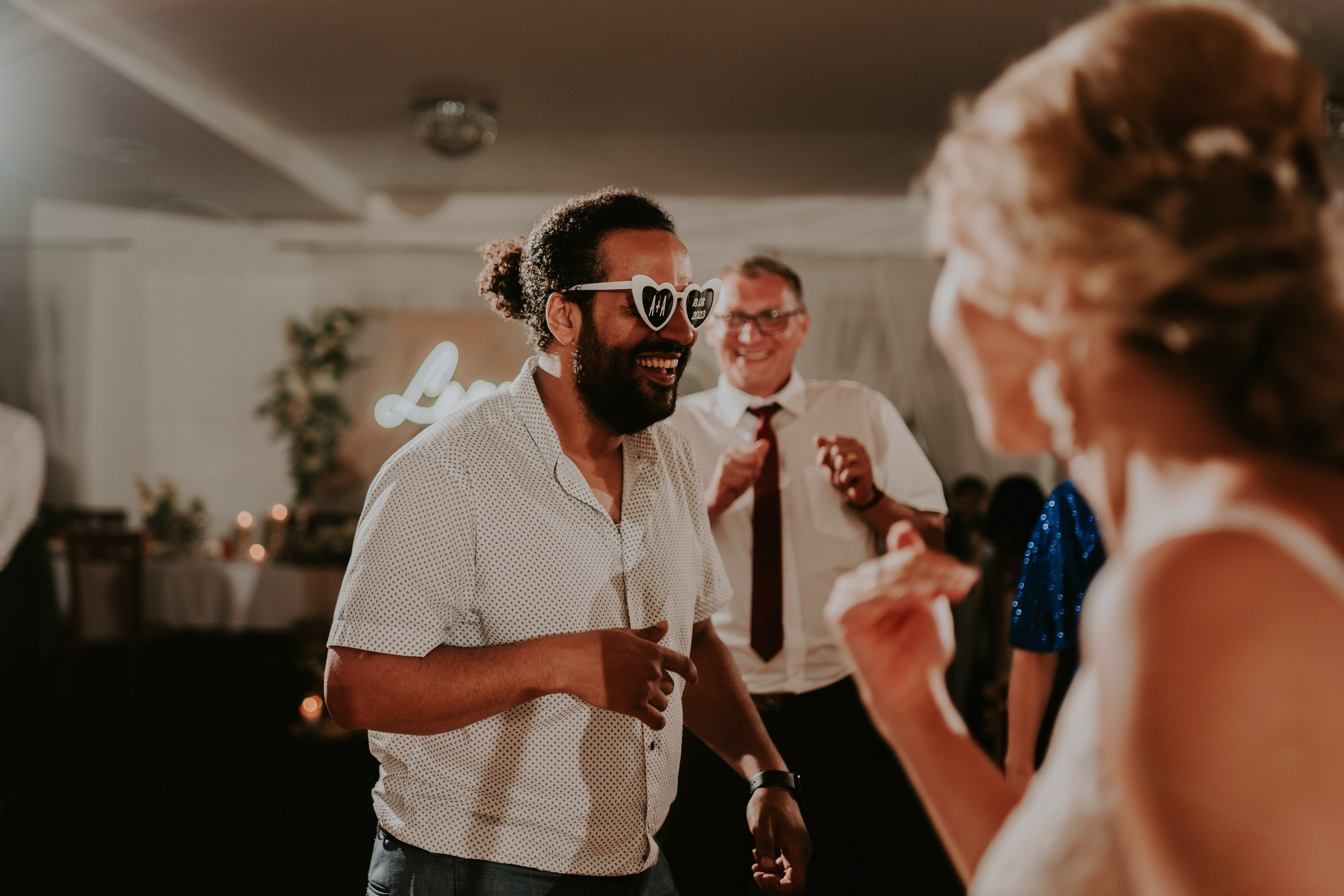 Dwór Wierzbno: plenerowy ślub pod wierzbą. Karkowskafoto - fotografia miłości