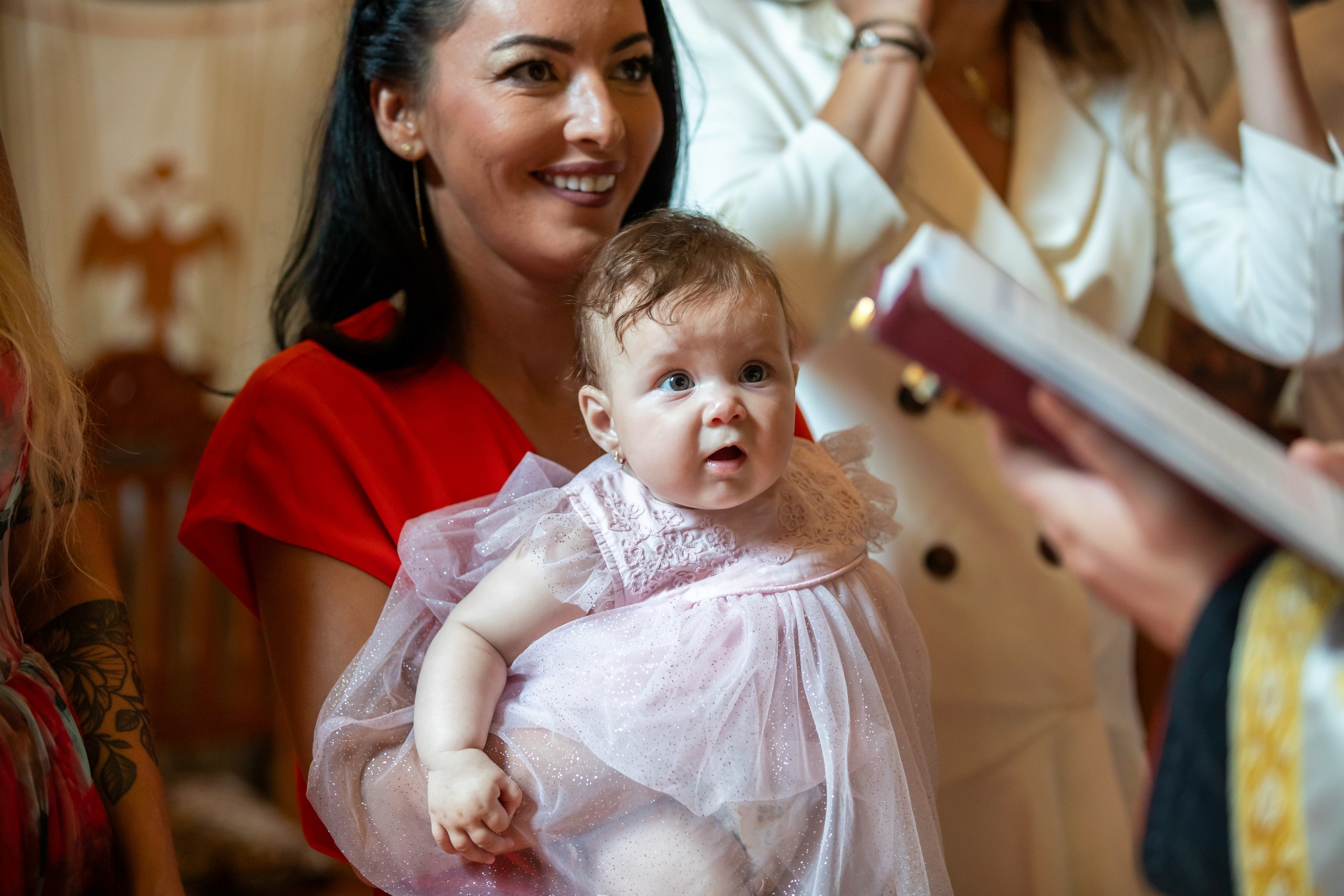 fotograf botez , fotografie botez Botoșani, fotograf Alin Chirilă, amintiri botez, fotografii botez, botez Miruna Parascheva, fotograf copii, fotografie botez în Botoșani-alt="botez , fotografie botez Alin Chirilă, amintiri botez, fotografii emoționante botez Botoșani"-- fotografii-botez-bebelus- amintiri-botez-micuț- moment-sfânt-crestinare- fotografie-emotionanta-botez- detalii-botez-bebelusi- parinti-fericiti-la-botez- fotograf-botez-profesionist- botez-in-biserica-ortodoxa- micuț-botezat-cu-emoție- zâmbete-și-lacrimi-la-botez- bebeluș-la-cristelniță- decor-botez-colorat- botez-cu-dragoste-și-credință- emotie-pura-la-botez- fotograf-botez-botosani- botez-iasi-suceava-fotograf- amintiri-nepretuite-botez-- Preotul ținându-l pe micuțul Mathias Gabriel la botez, în biserica Înălțarea Domnului, Copălău - Detalii de la botezul lui Mathias – lumânare, trusou și icoană - Familia lui Mathias Gabriel alături de micuț, în ziua botezului - Portret emoționant cu mama și bebelușul în brațe, în biserică,fotograf profesionist evenimente Botoșani, Iași, Suceava, Fălticeni, Bacău, Pașcani, Roman - AlinoFotoStudio by Alin Chirilă - servicii foto nuntă, botez, cununie, ședințe foto creative, albume personalizate, fotografii emoționante și calitative pentru cele mai importante momente din viață,fotograf nuntă Botoșani Alin Chirilă, ședință foto botez Iași - AlinoFotoStudio, servicii fotograf profesionist evenimente Suceava, fotograf cununie civilă Fălticeni - Alin Chirilă, album foto nuntă personalizat Bacău.“Bebeluș botezat în biserică, ținut în brațe de nași” • “Detaliu cu lumânarea de botez decorată cu flori albe” • “Părinți emoționați alături de copilul lor la ceremonia de botez” • “Masa festivă de botez cu decor tematic și tort personalizat” • “Momentul în care preotul toarnă apă sfințită pe fruntea bebelușului” “Bebeluș în rochie albă de botez, zâmbind în brațele mamei” • “Detaliu cu cruciulița de botez așezată pe o pernă de satin” • “Părinți și nași aprinzând lumânările în timpul ceremoniei de botez” • “Tort de botez decorat cu figurine tematice și numele copilului” • “Copil botezat dormind liniștit în pătuțul decorat festiv” • “Momentul în care preotul binecuvântează copilul în fața altarului” • “Invitați adunându-se în jurul mesei festive la petrecerea de botez” • “Bebeluș ținând în mână o jucărie personalizată primită la botez” • “Familie fericită pozând împreună după ceremonia de botez” • “Decor tematic cu baloane și flori la locația petrecerii de botez” fotograf Botoșani fotograf evenimente fotograf botez Alin Chirila fotograf alinofotostudio.fotograf botez Amelis Maria, fotografie botez Botoșani, fotograf Alin Chirilă, amintiri botez, fotografii botez, botez Amelis Maria, fotograf copii, fotografie botez în Botoșani,