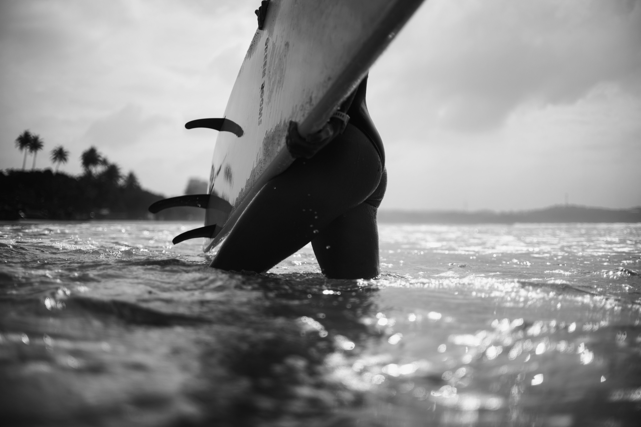 Photoshoot with a surfboard | BW