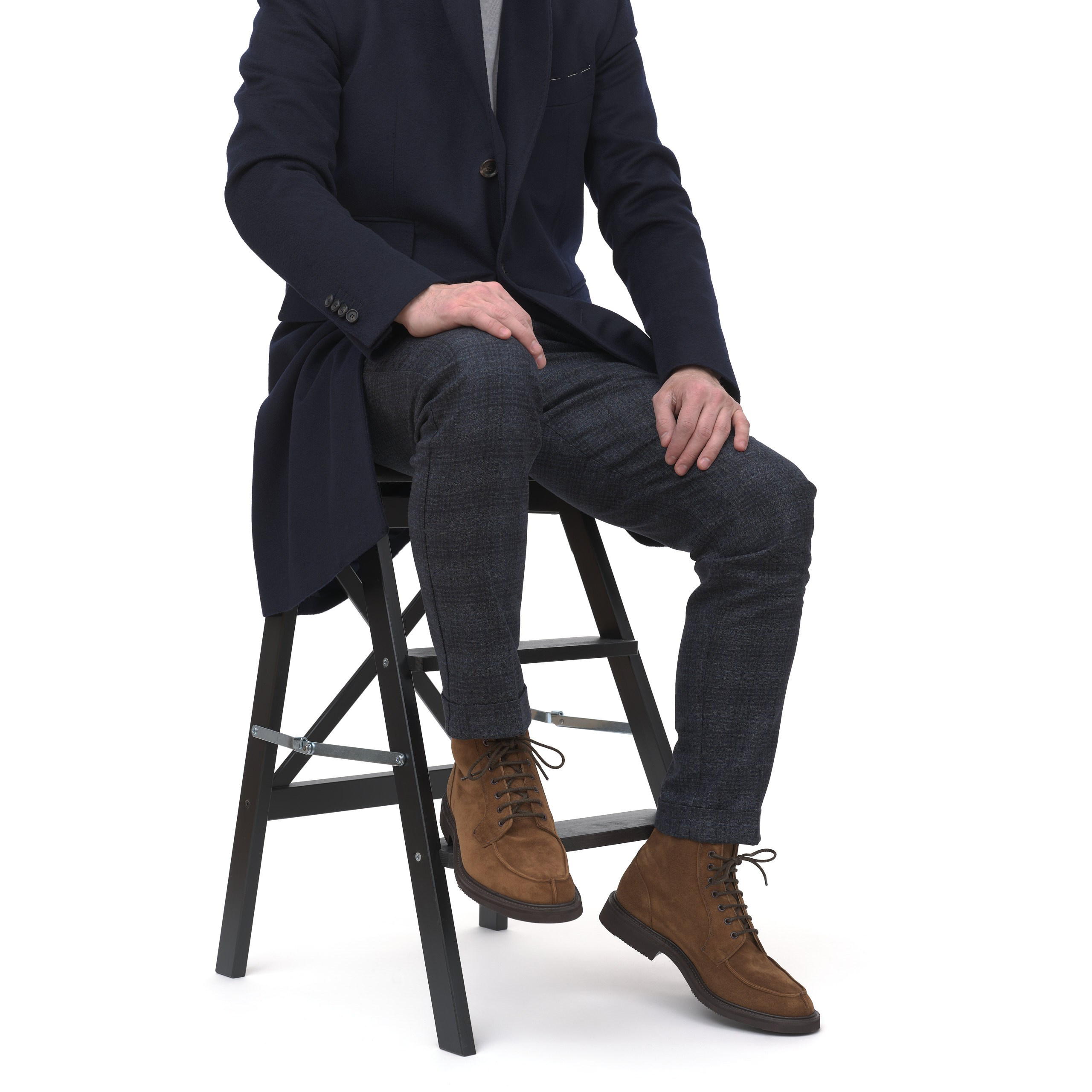 Fotoshooting im Studio mit Model – Modefotografie für Marken | Sartale Studio Wien. Studio Sartale