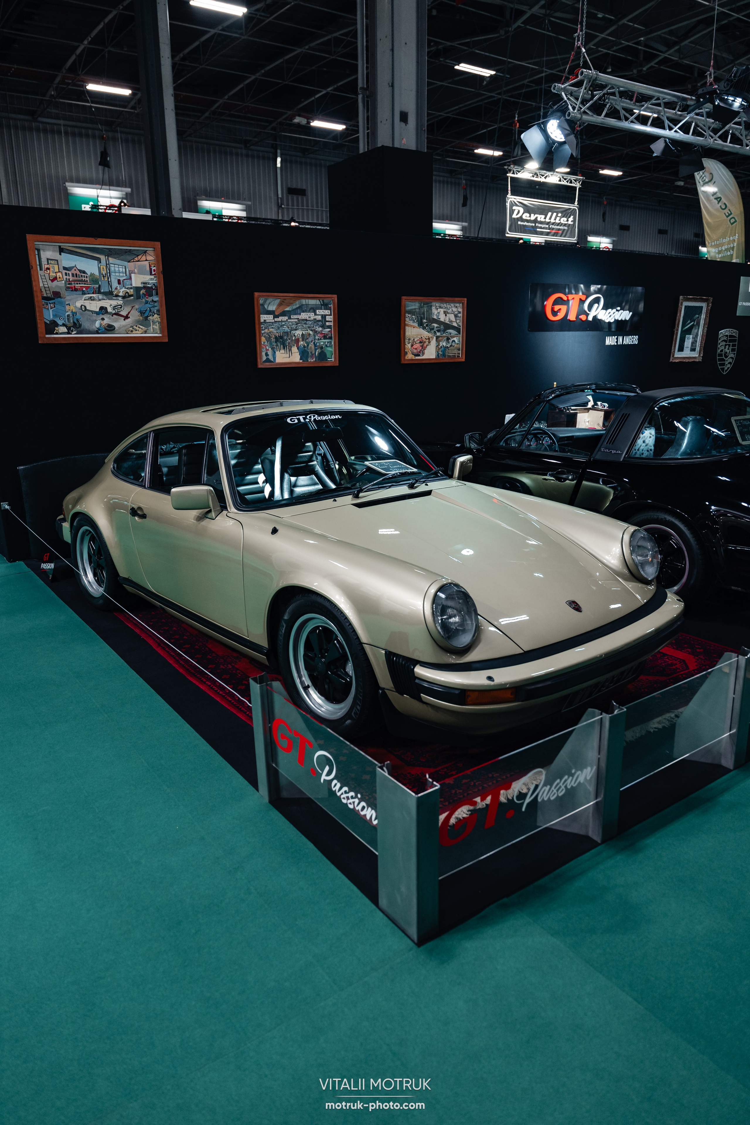 Retromobile-2024. Photographe de voitures à Paris — Vitalii Motruk