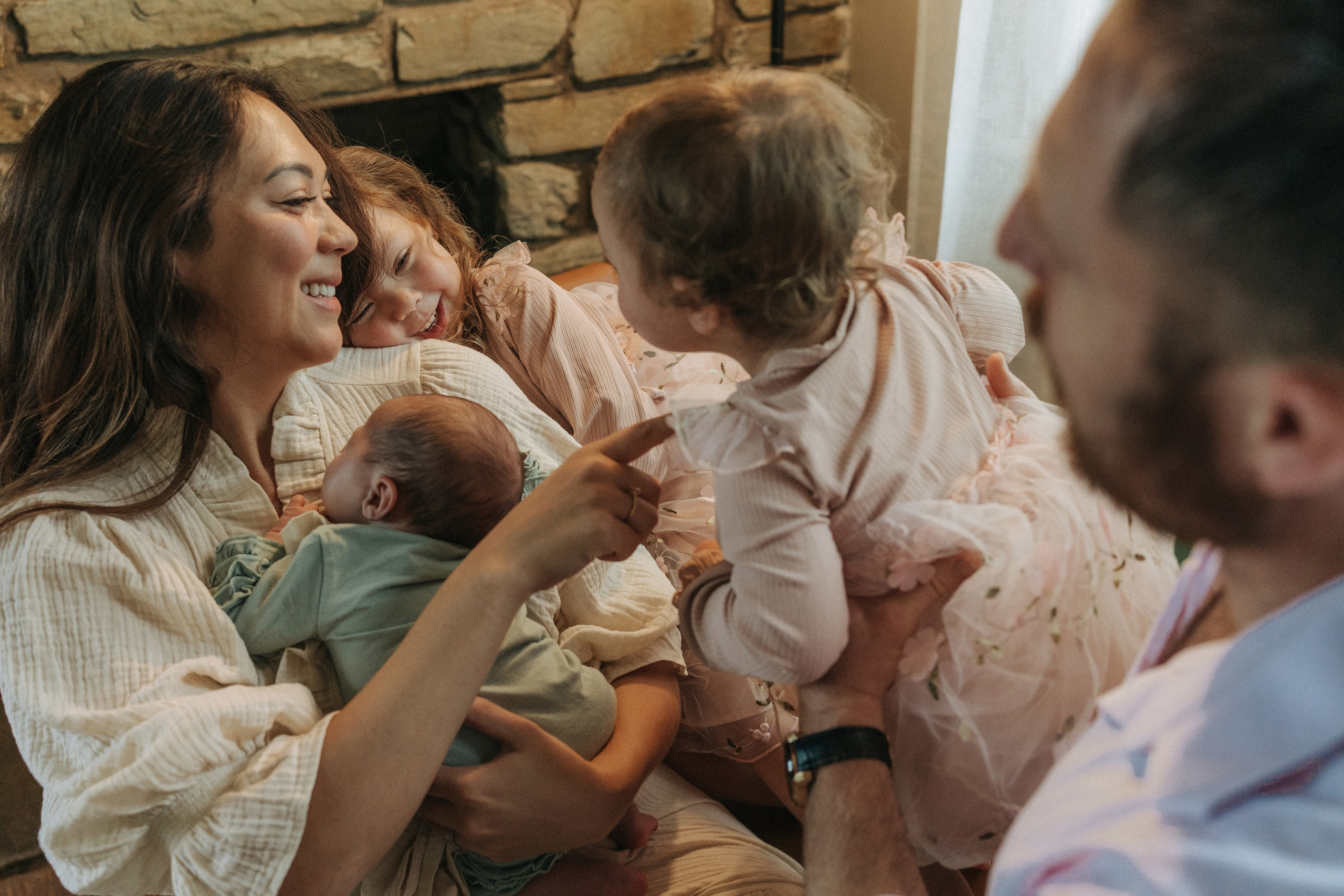 Newborn Photography with Parents – Gentle & Loving Moments. Alisa Tant — Family and newborn photographer Bucks County, Montgomery county, Philadelphia, NJ