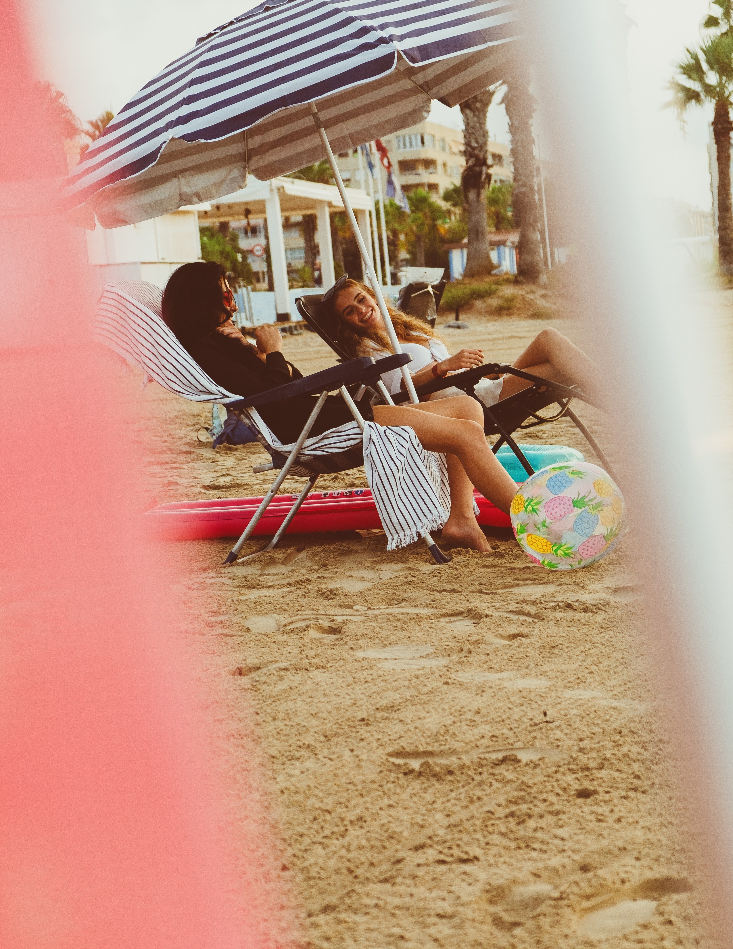 Beetlejuice на море: Экспериментальная фотосессия с цирковыми артистами — Фотограф Андрей Луковников