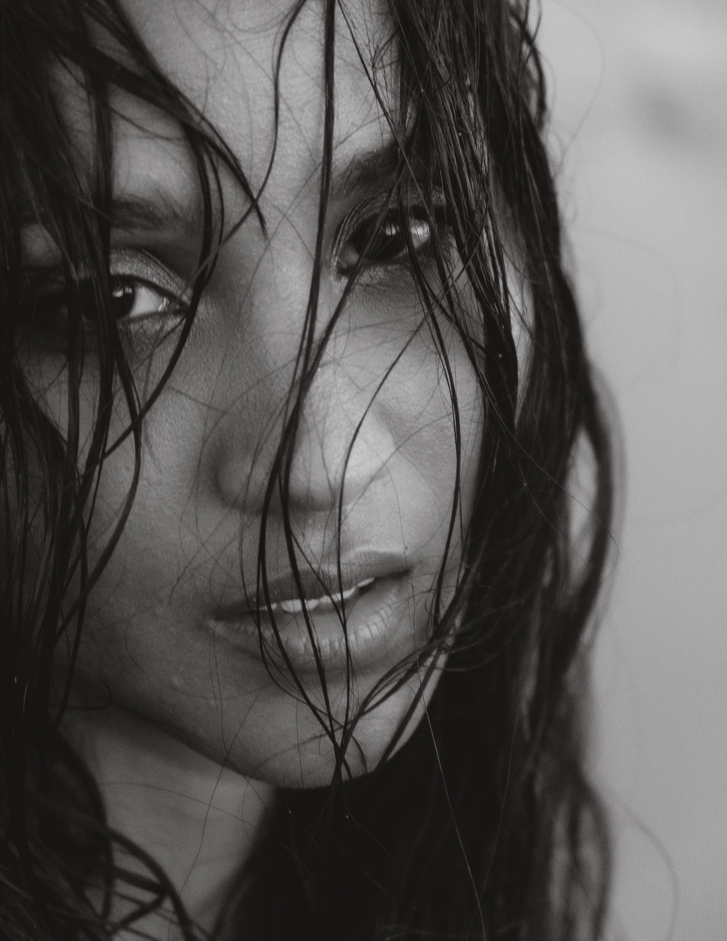 Romantic Portrait by the Sea: Sunset Shoot in Guardamar — Photographer Andrey Lukovnikov