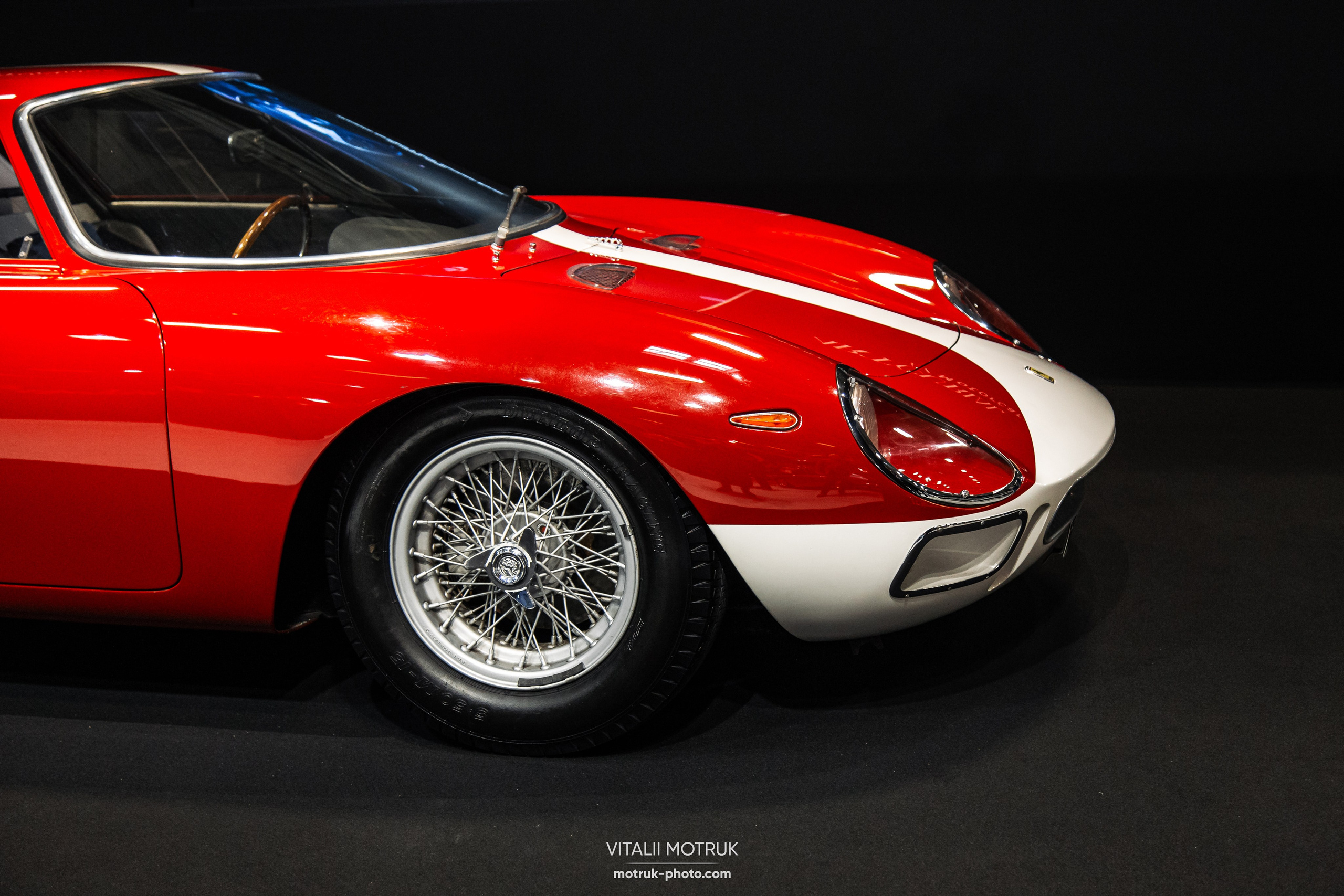 Retromobile 2023. Photographe de voitures à Paris — Vitalii Motruk