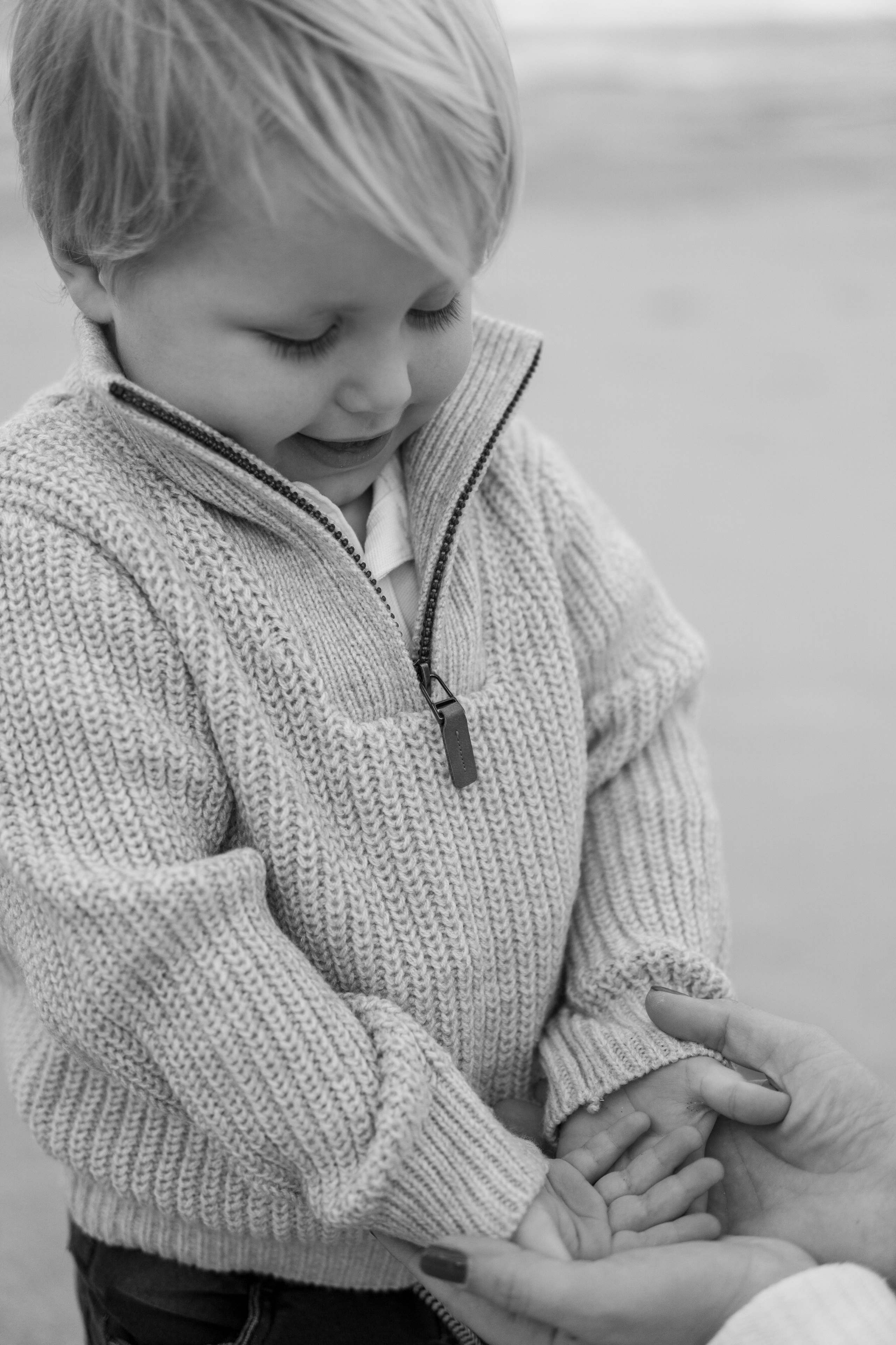 Family Beach Photo Session in Gijón, Spain — Mother and Kids at Playa de Ñora