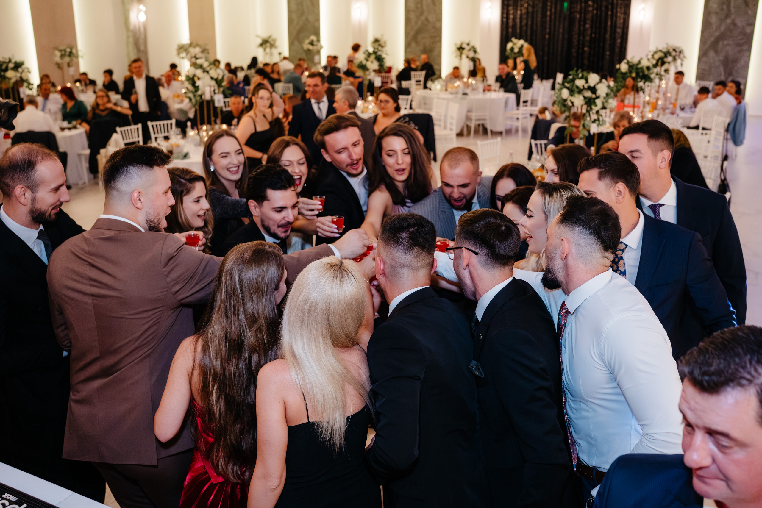 Povestea de nuntă a lui Anca și Dragoș în Bacău | Fotografie de Eveniment. Raw Studio. Fotograful tau de nunta!