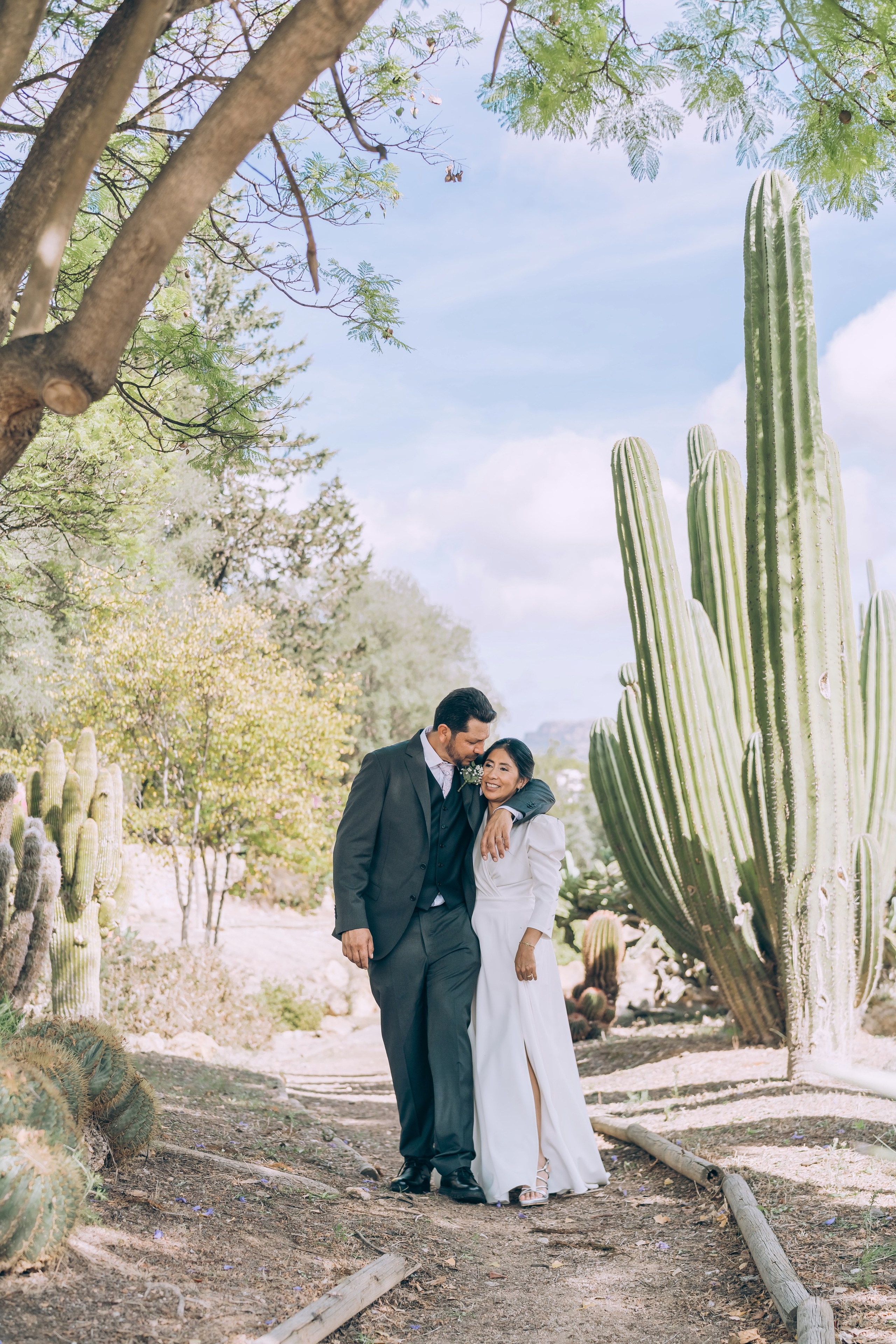 Sincere emotions at a wedding photo shoot. Photographer in Mallorca