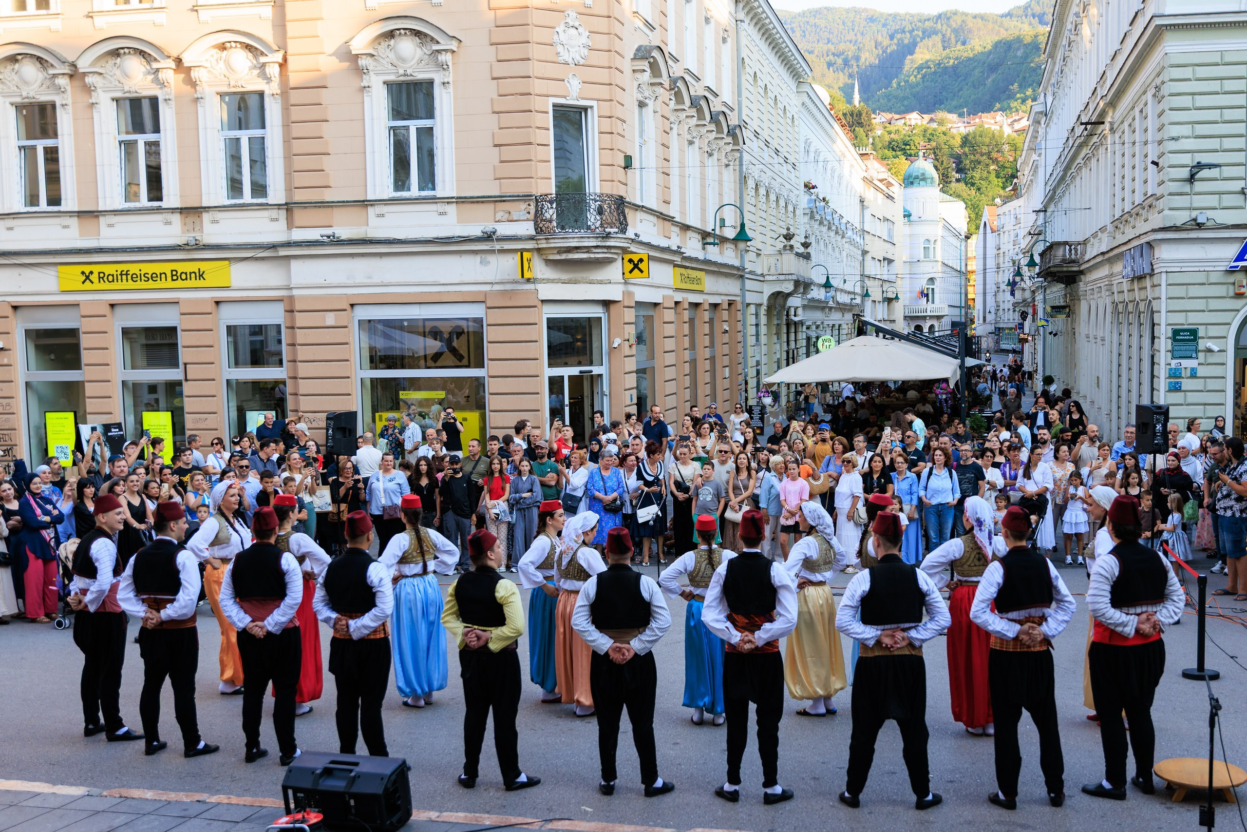 Event fotografija kulturnog događaja u centru Sarajeva.