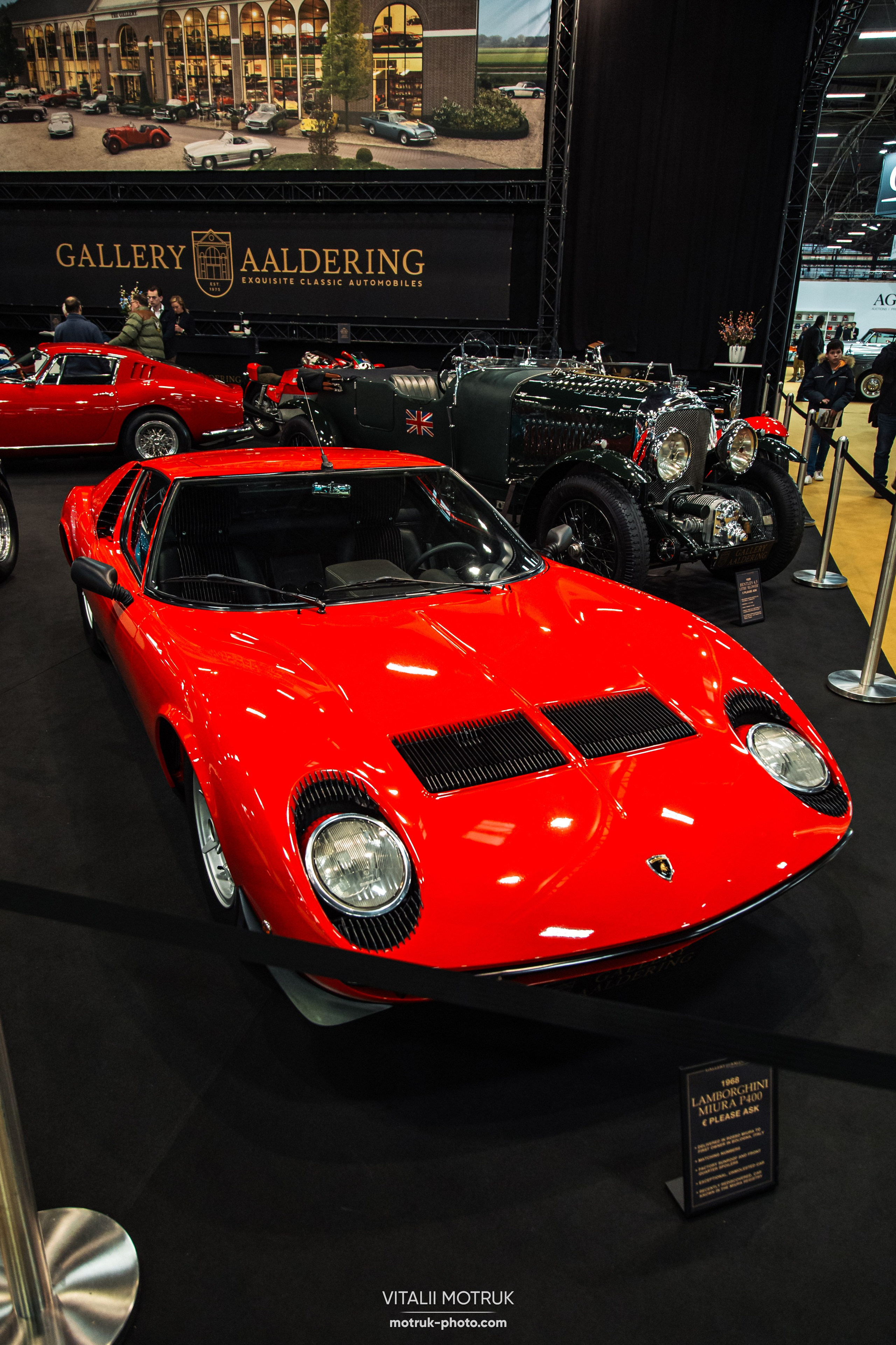 Retromobile 2023. Photographe de voitures à Paris — Vitalii Motruk