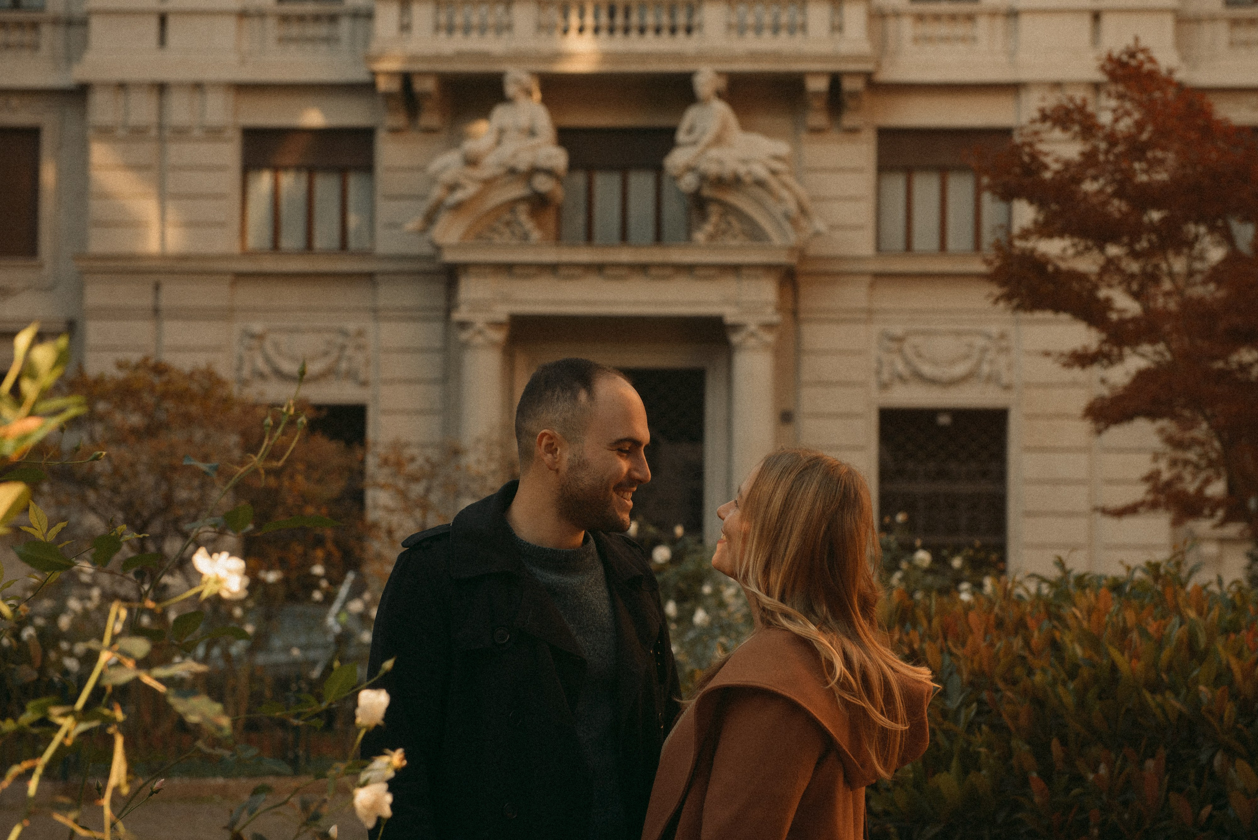 Romantic couple photography in Milan with scenic Italian backdrops.
