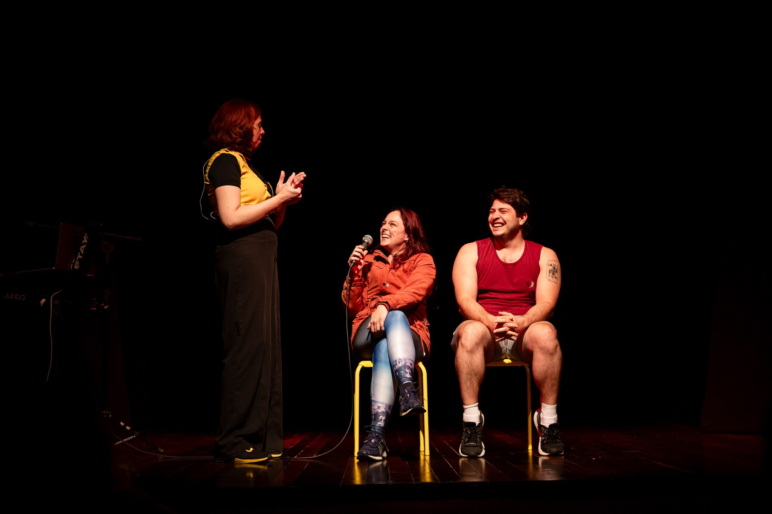 Fotografia de show dos Mequetrefes na Casa da Cultura Dide Brandão em Itajaí — Santa Catarina