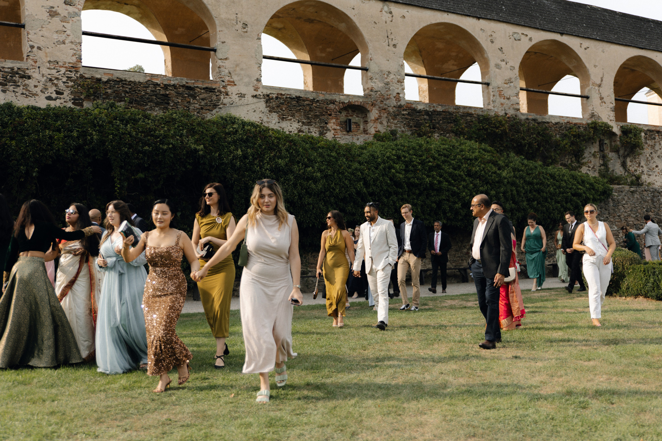 Elegant Castle Wedding in Austria | Alwin & Ruth’s Fairytale Celebration. Wedding photographer and videographer based in Timisoara, Romania