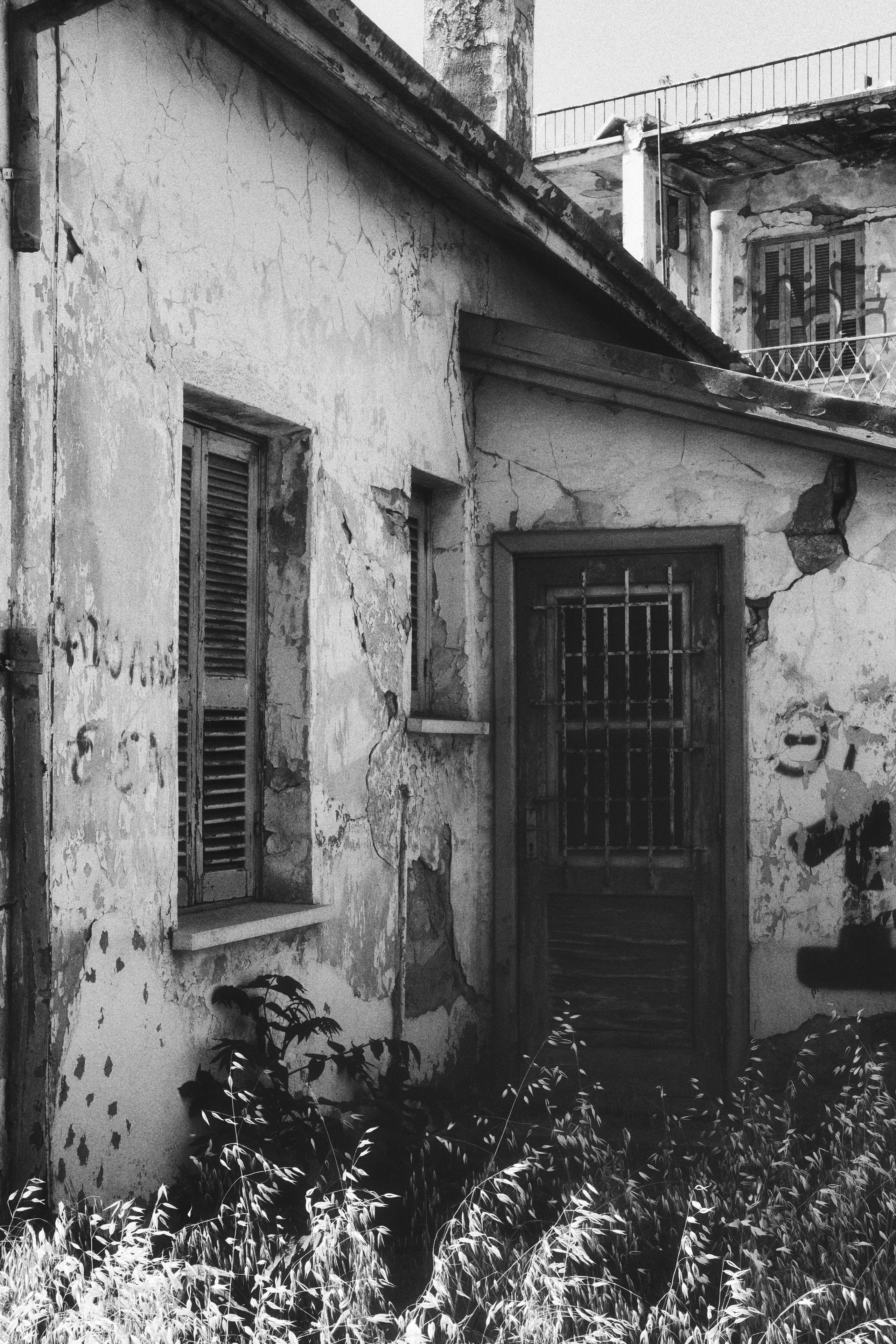 Abandoned houses in Limassol | Street Photography | Cyprus