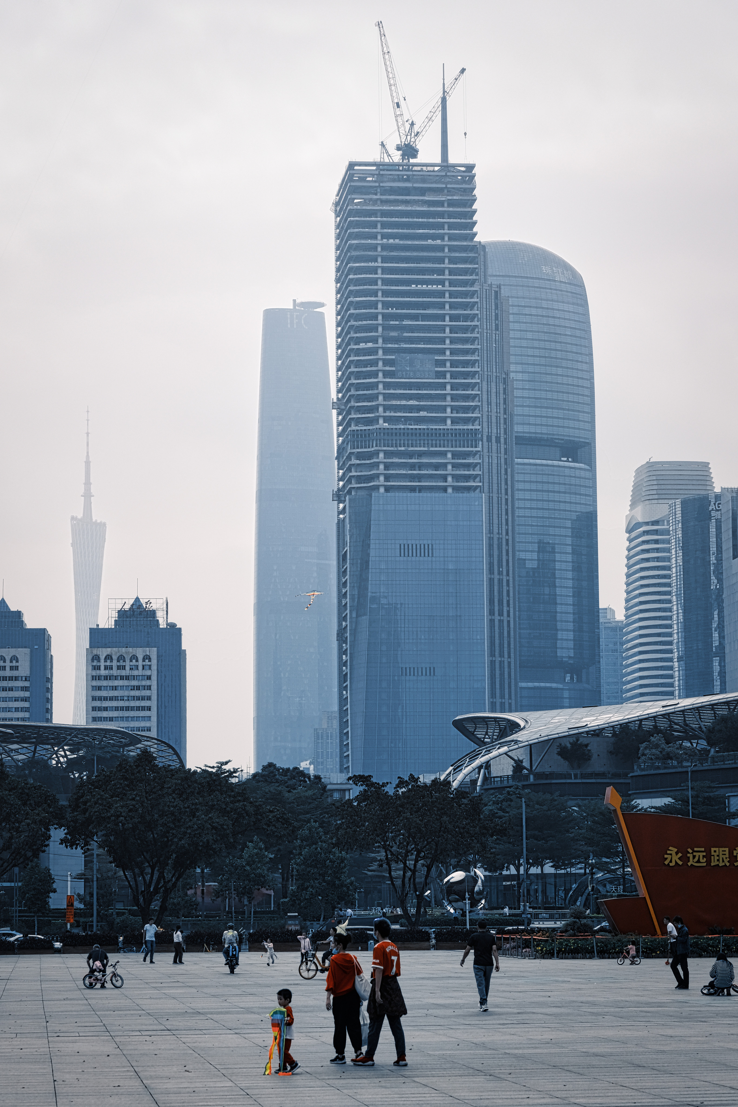Tianhe District | 天河区 | Guangzhou Street Photography | 广州 | Camera: FUJIFILM X-Pro3 35mm F2.0