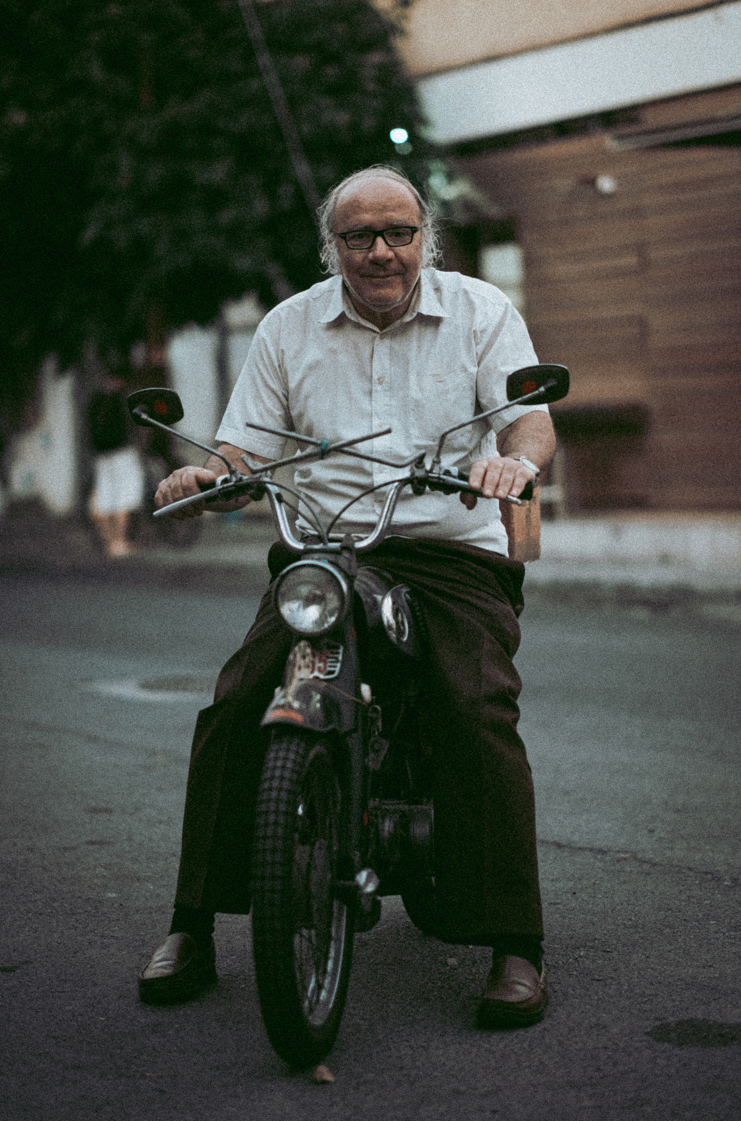 Candid Street Photography | Street Photography in Limassol City. 中国街头摄影 | The Streets of China Through My Eyes | 深圳