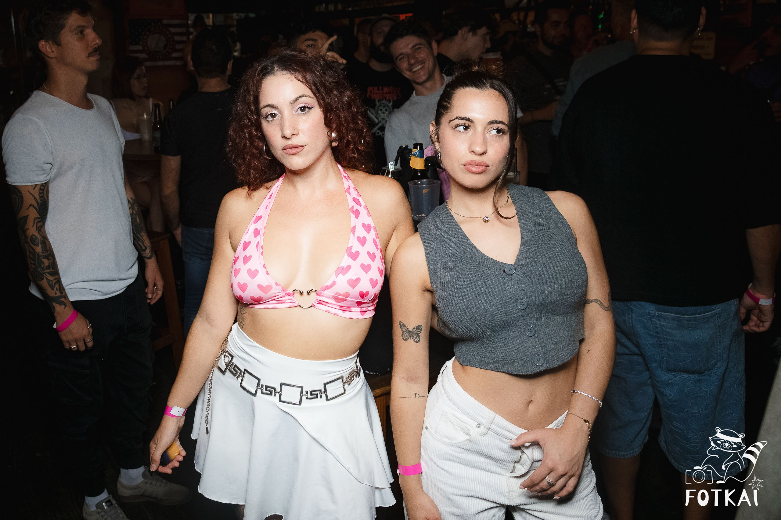 Fiesta Víspera de Festivo en El Paso Rock Bar – Hip Hop Old School | Reportaje fotográfico 08.10.2025 | FOTKAI