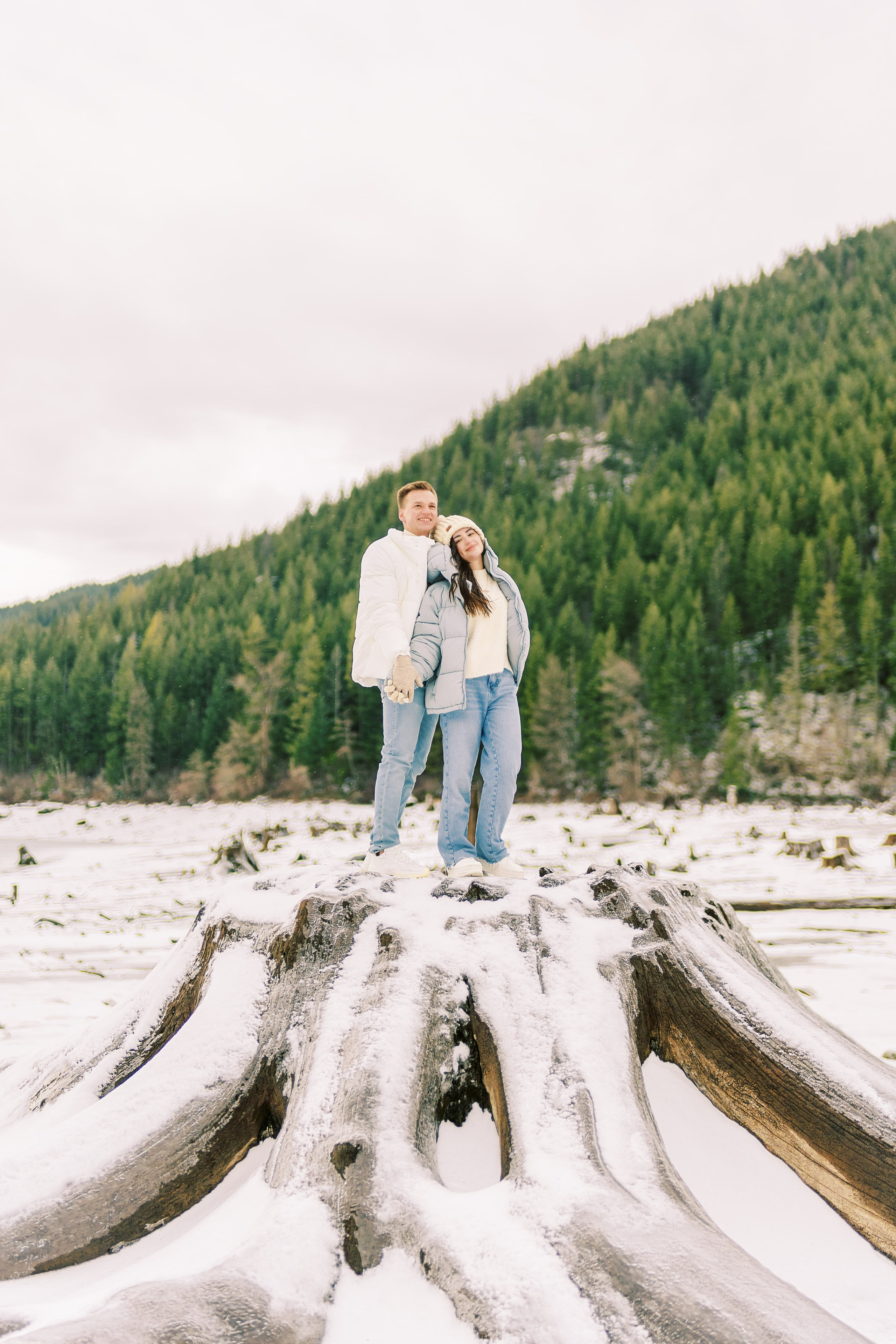Irina & Bogdan / January 2024. Rattlesnake Lake, WA. EVAN ARISTOV WEDDING PHOTOGRAPHY — Seattle Wedding Photographer