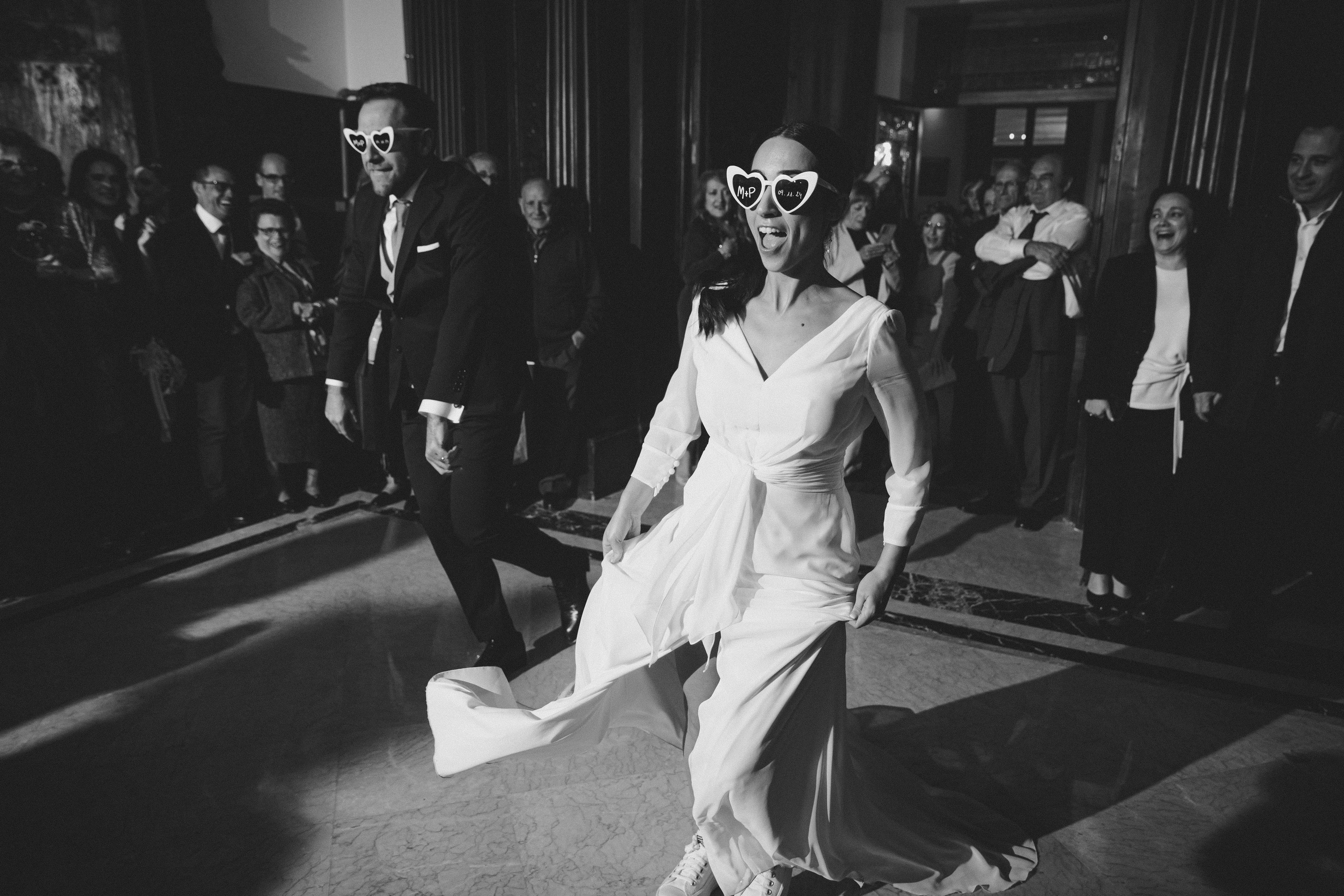 Novios bailando durante la fiesta de boda en Finca Torrefiel