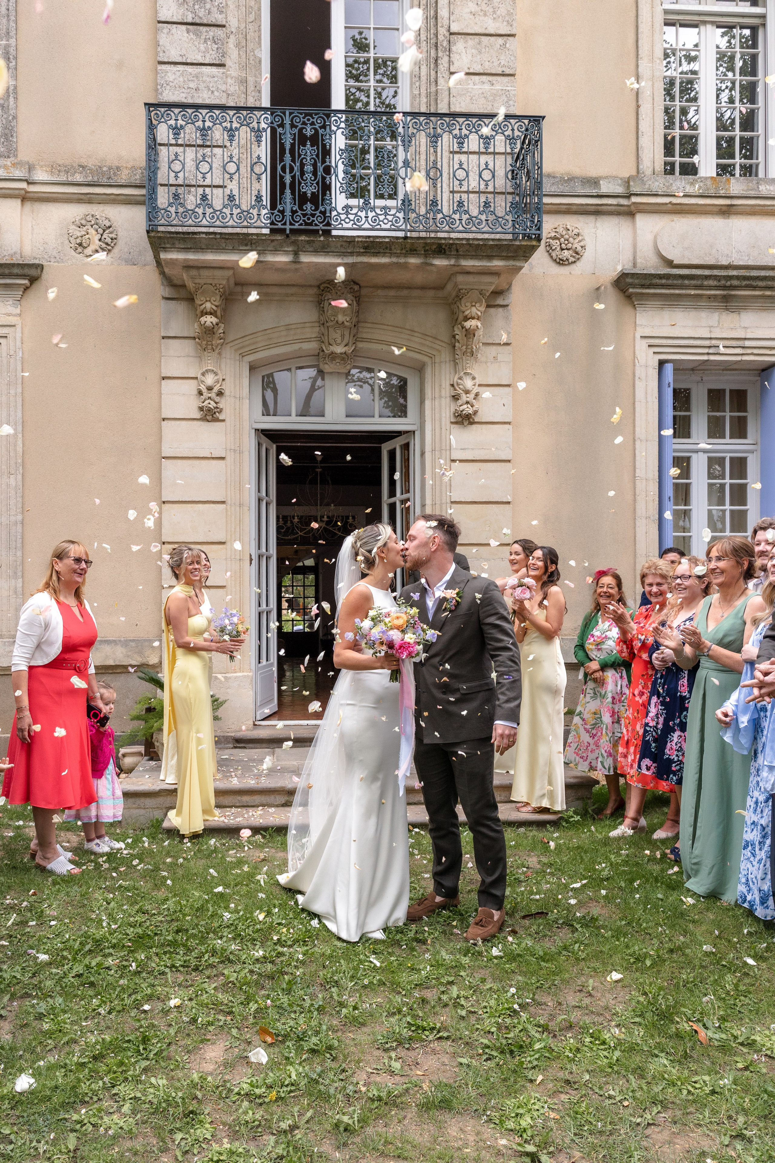 Vineyard Château Wedding in Occitanie — Puits Es Pratx. Eugénie Smirnova — Wedding & Elopement Photographer in Southwest France
