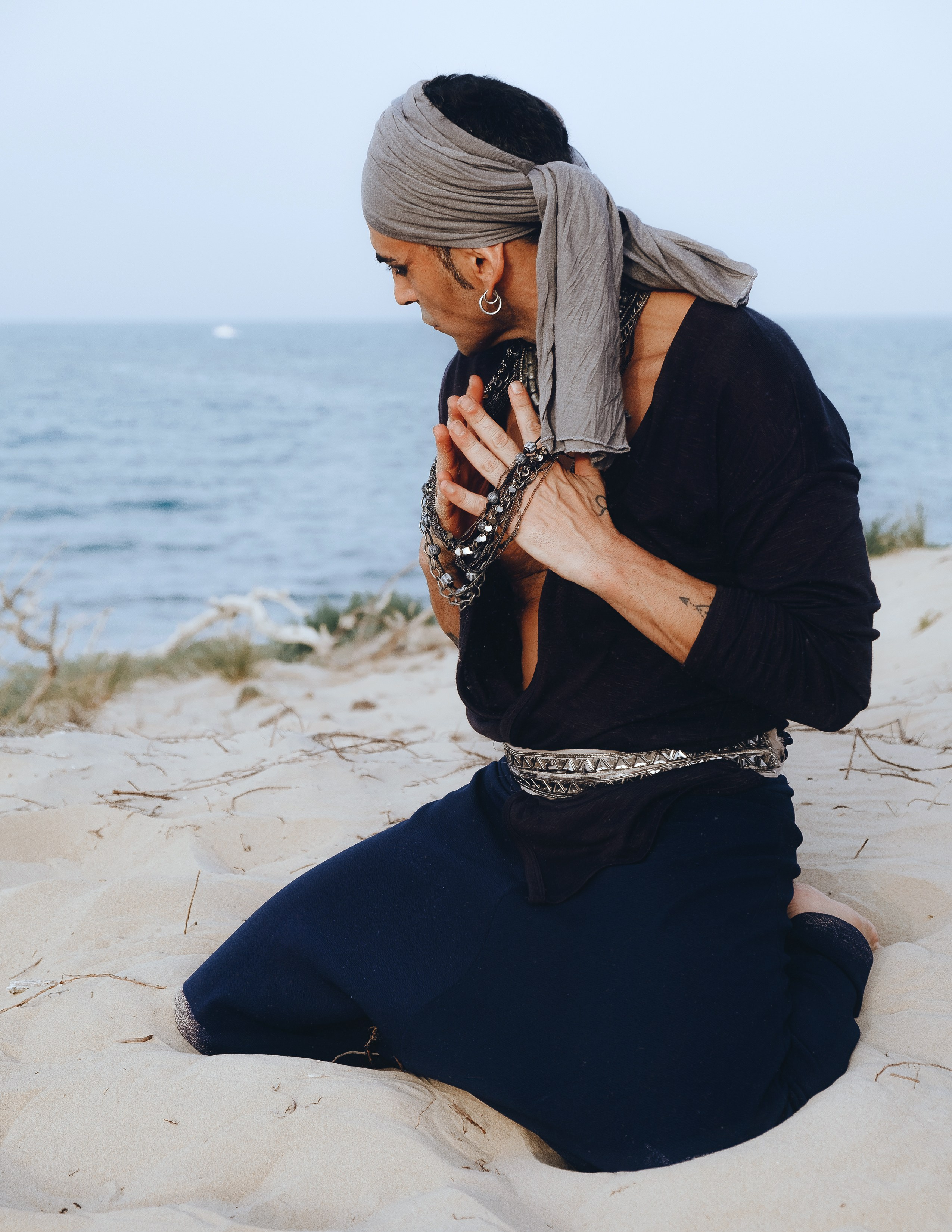 Портфолио-фотосессия в дюнах Аликанте — креативные образы и уникальные наряды от дизайнера — Фотограф Андрей Луковников