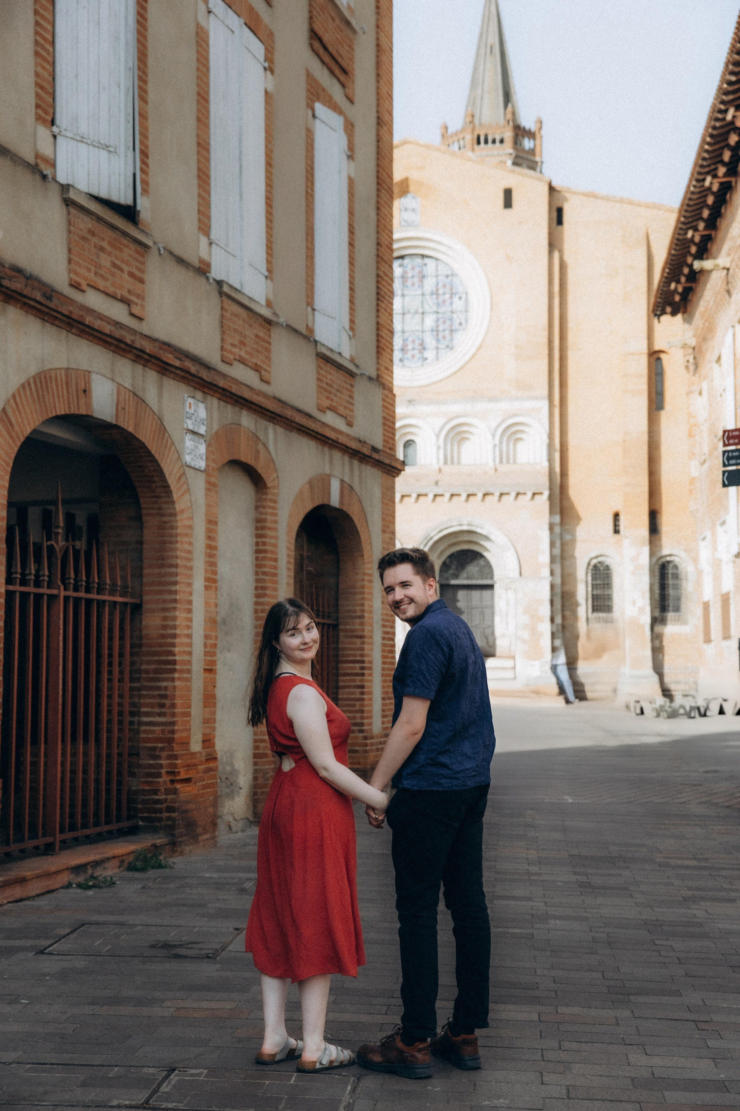 Surprise proposal photoshoot in Toulouse: romantic moment to remember. Eugénie Smirnova — your photographer in Toulouse and southwest France