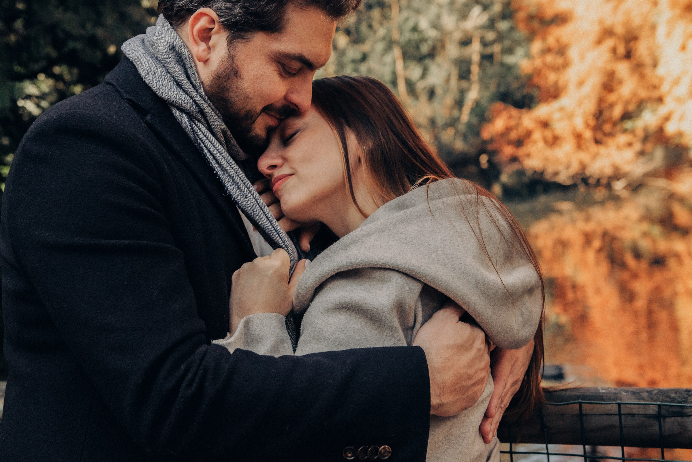 Golden autumn in Milan. Lovestory shoot. Anastasiia Buchinskaia Photographer in Milan