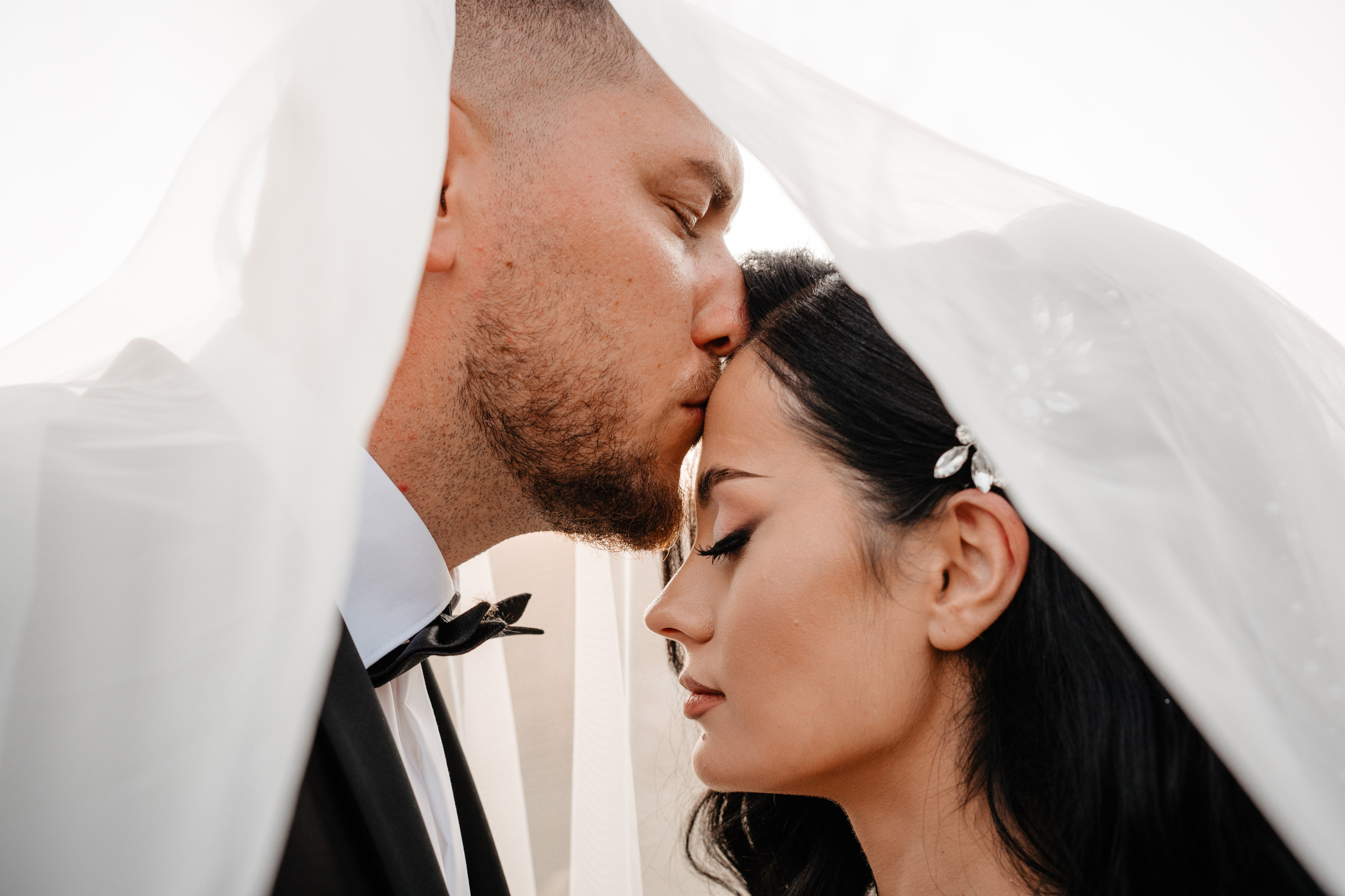 Catalina & Remus. Raw Studio. Fotograful tau de nunta!