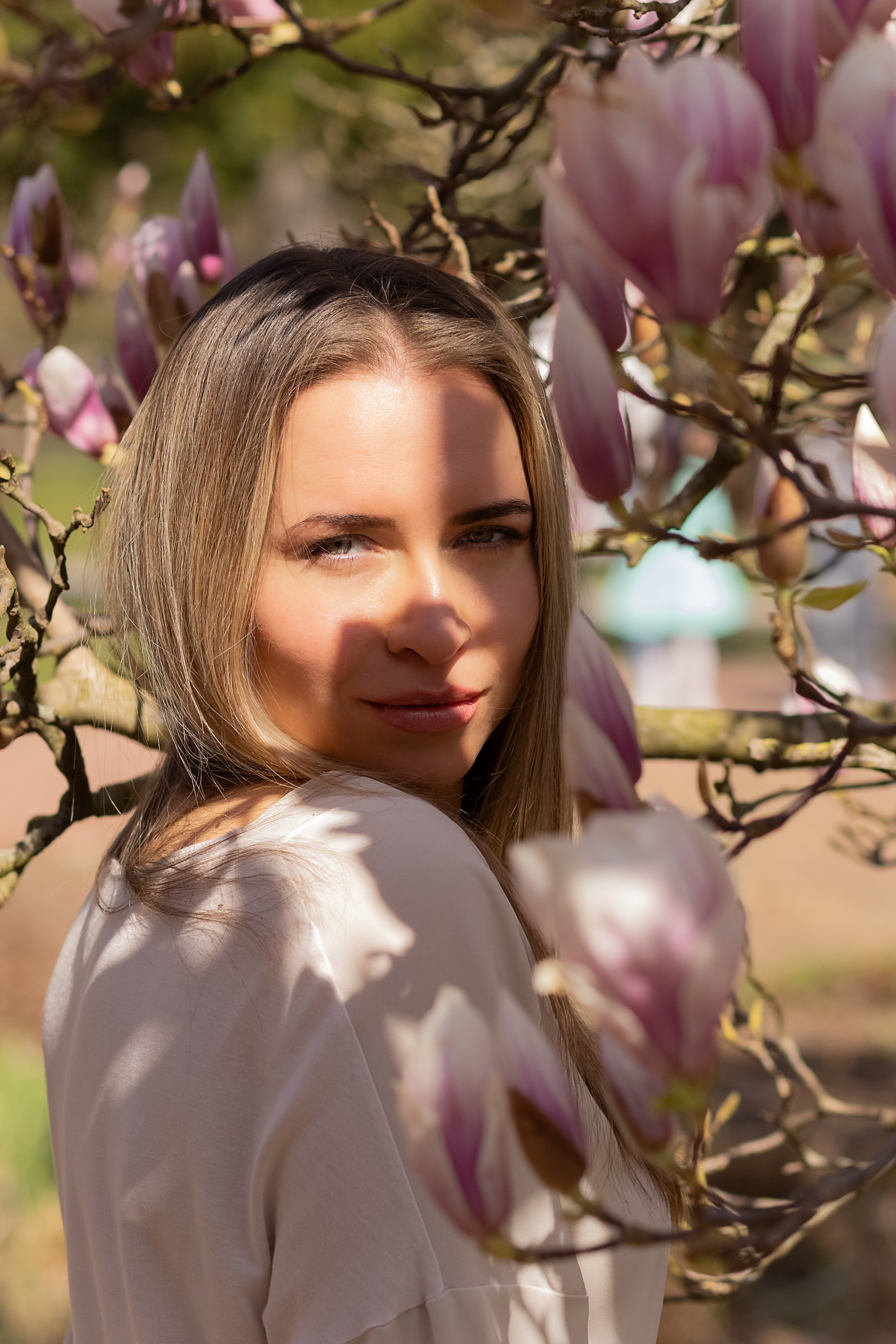 Fotograf Marina Winkler - Frauenportrait unter Blumen