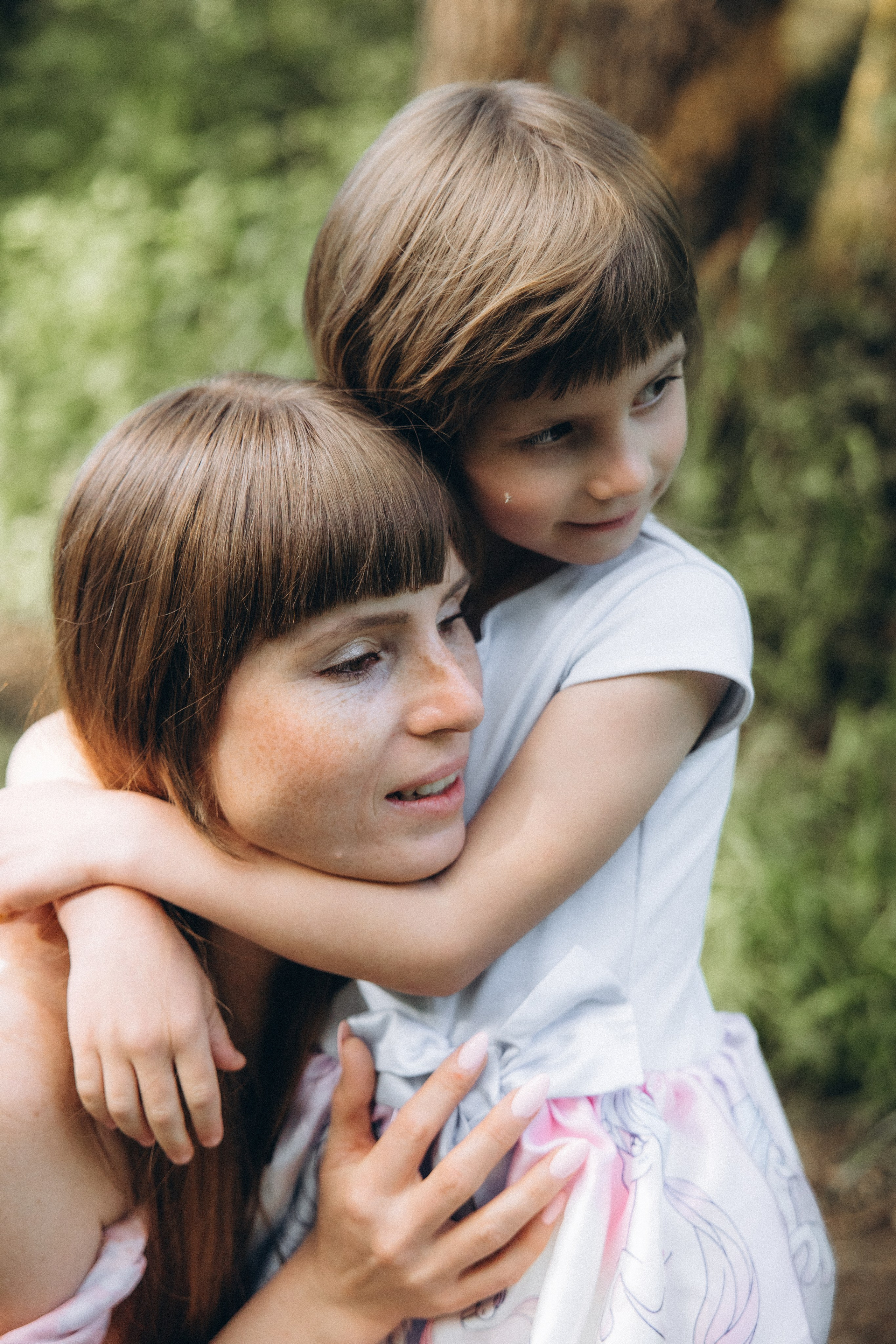 Séance photo en famille Forêt de Bouconne. Eugénie Smirnova — photographe à Toulouse et dans le sud-ouest de la France