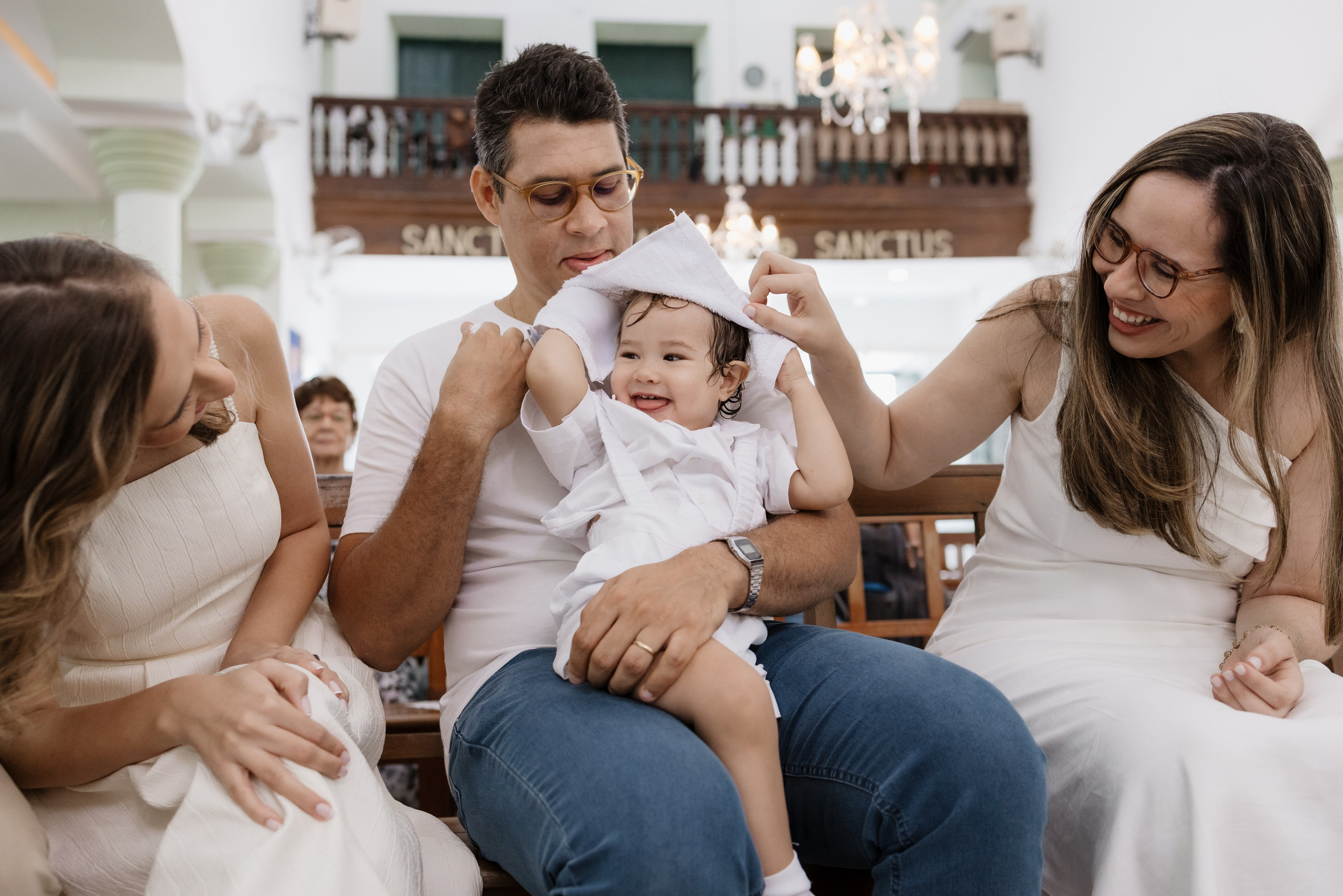 Registro espontâneo da família antes do batizado na Igreja da Torre