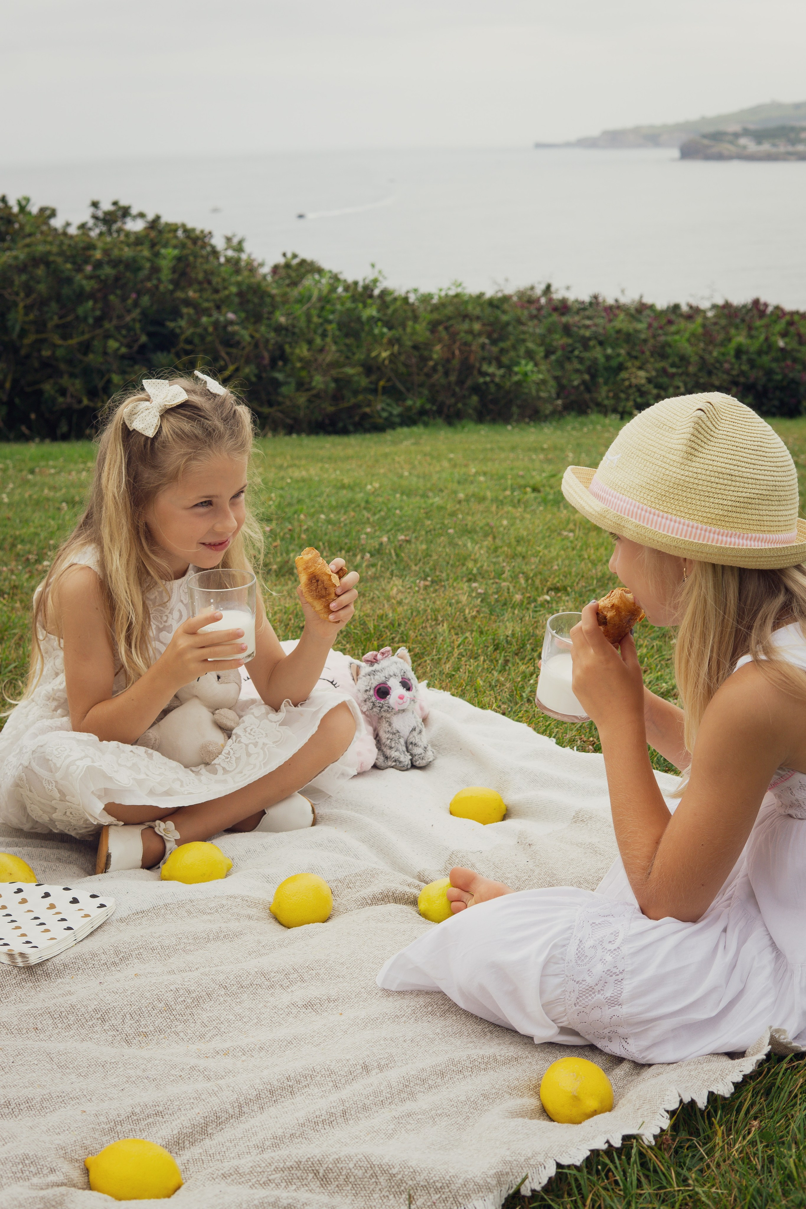 Family Picnic Photoshoot in Gijón, Cerro de Sta Catalina
