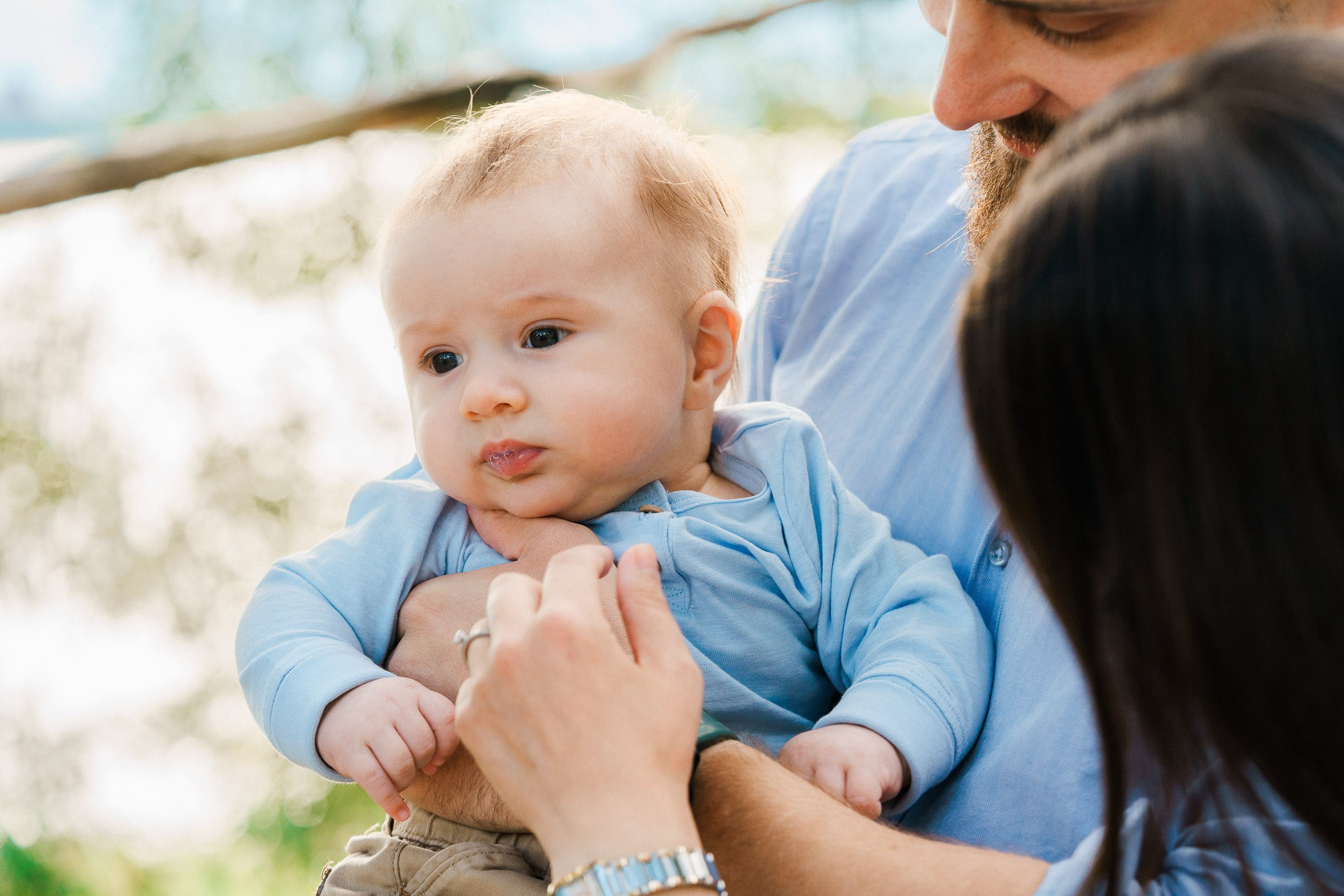 Perhekuvaus Munkkiniemen rannalla – aurinko sateen jälkeen