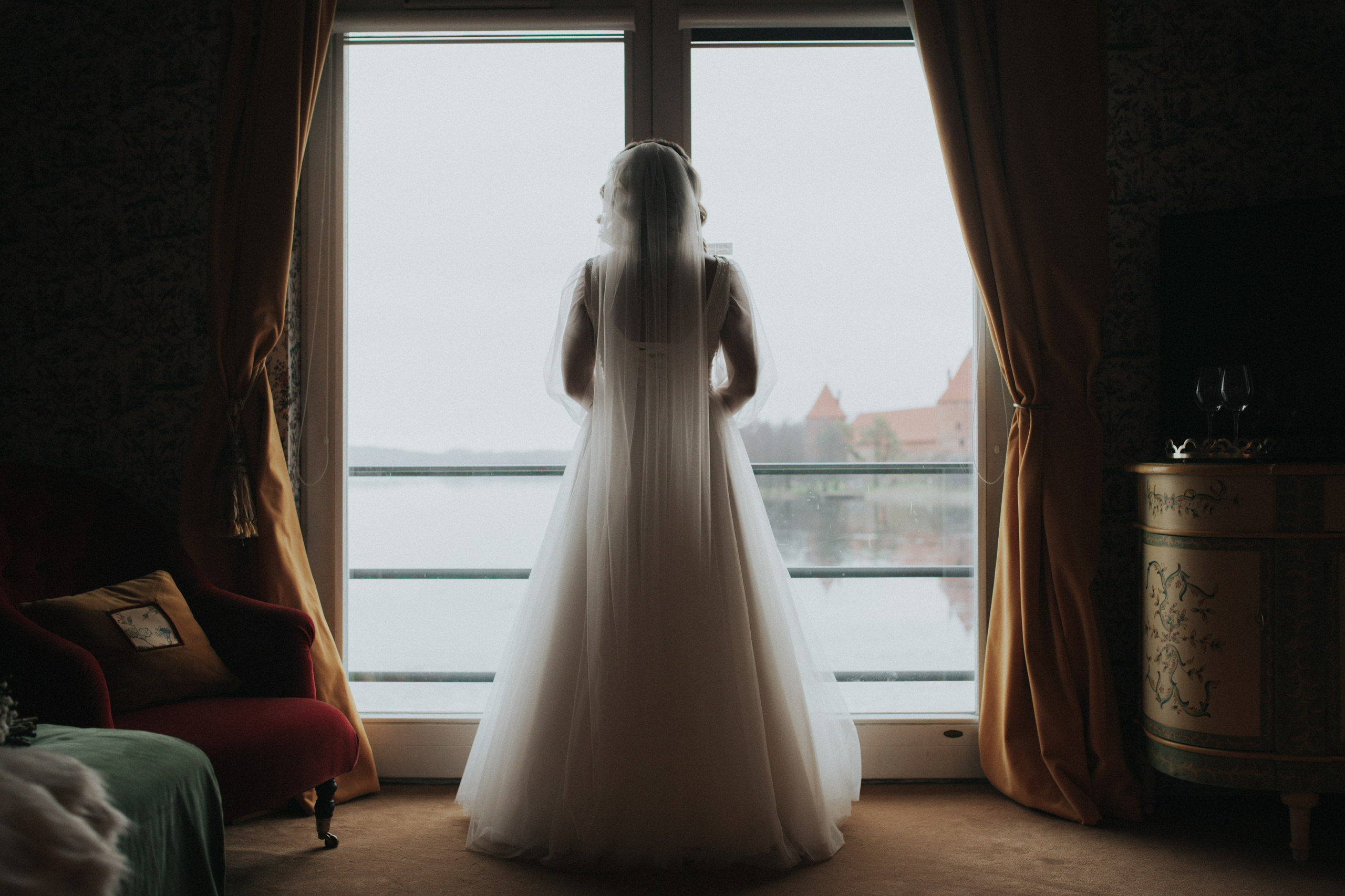 Vestuvių fotosesija, pasiruošimas, Vestuvių pasiruošimo fotografavimas. Vestuvių fotografas Vilnius Trakai kaina vestuvių fotografavimas fotografė personal.lt photogrpahy kainos jaunoji jaunikis nuotaka santuoka vestuvės, profesionali natūrali meninė reportažinė klasikinė fotosesija