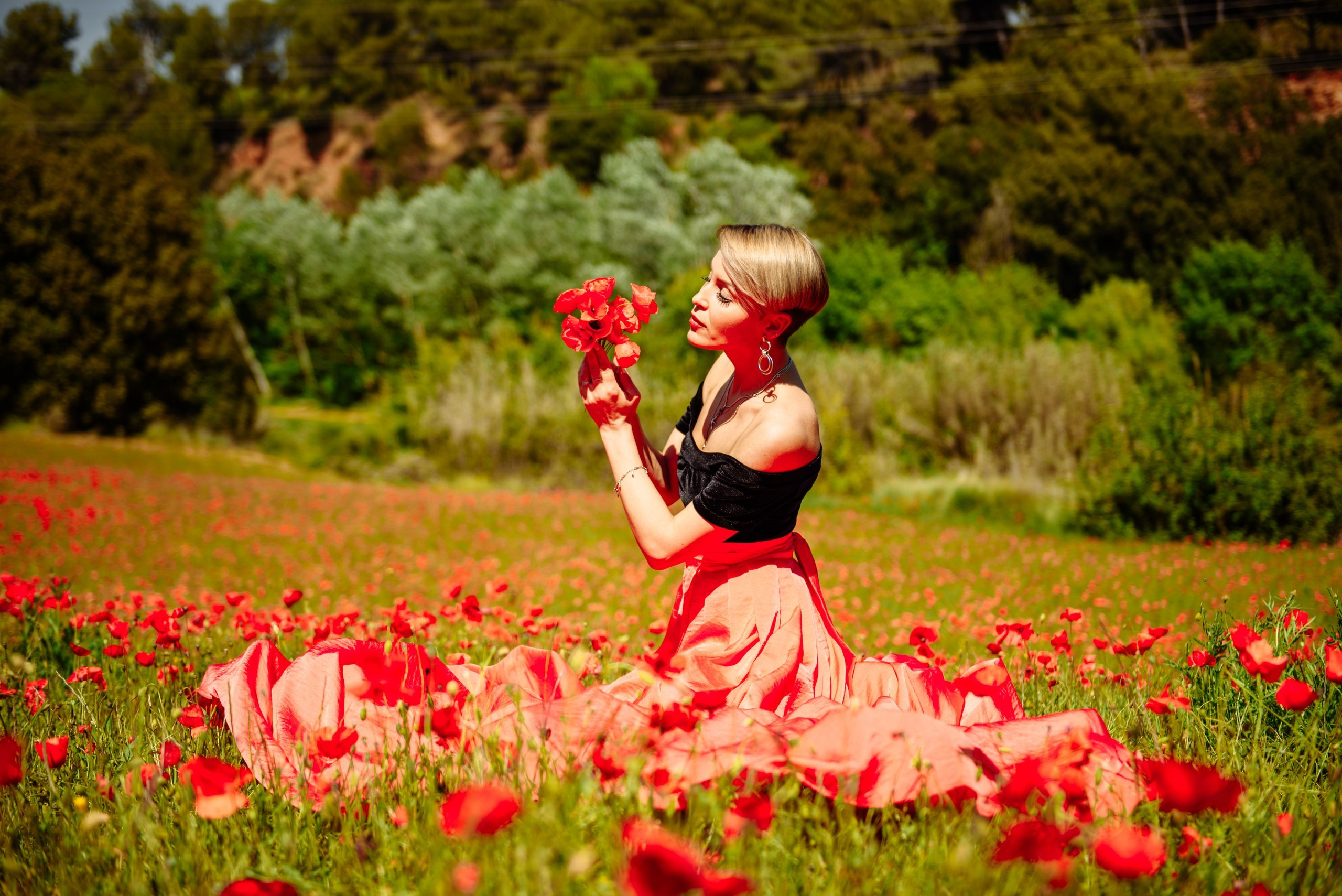 Olga Campos flores rojos. Фотограф Екатерина Гасанова — фотосессии в Барселоне