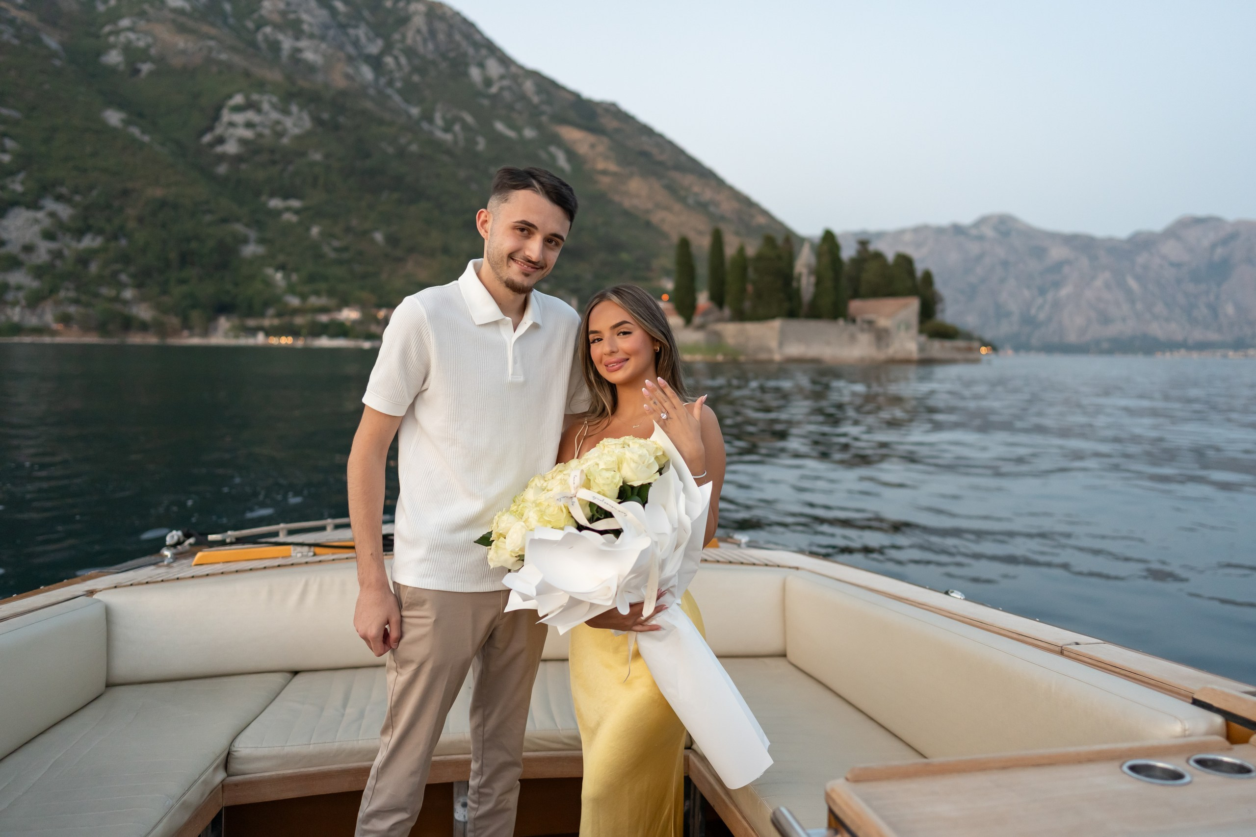 Etter solnedgang: Et sent kveldsfrieri på båt i Perast, Montenegro