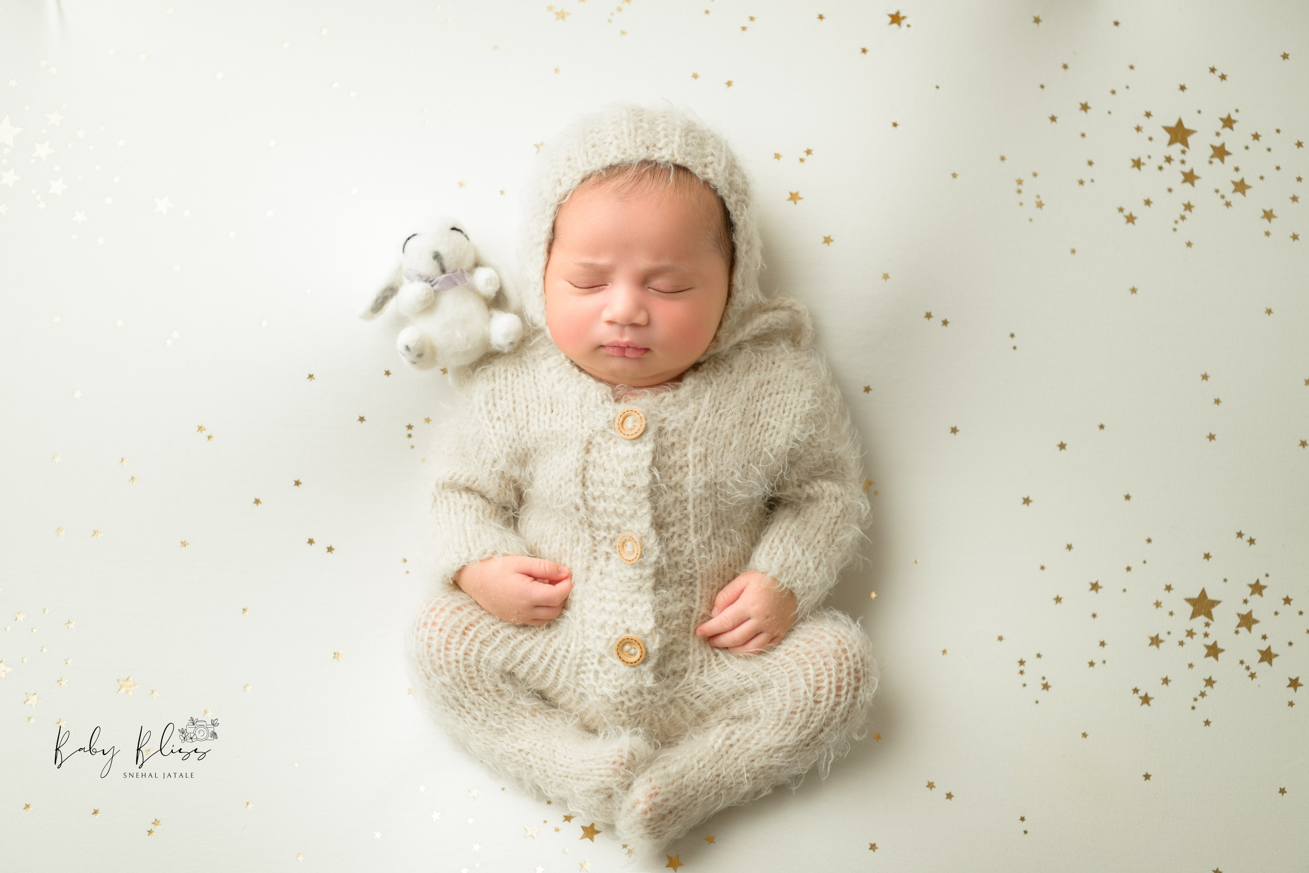 Best newborn photographer in Doha, Qatar. Best infant photoshoot in Doha, Qatar. Newborn photo session in Doha Qatar, baby, sitter, cake smash, pre-birthday, maternity, family photographer in Doha, Qatar