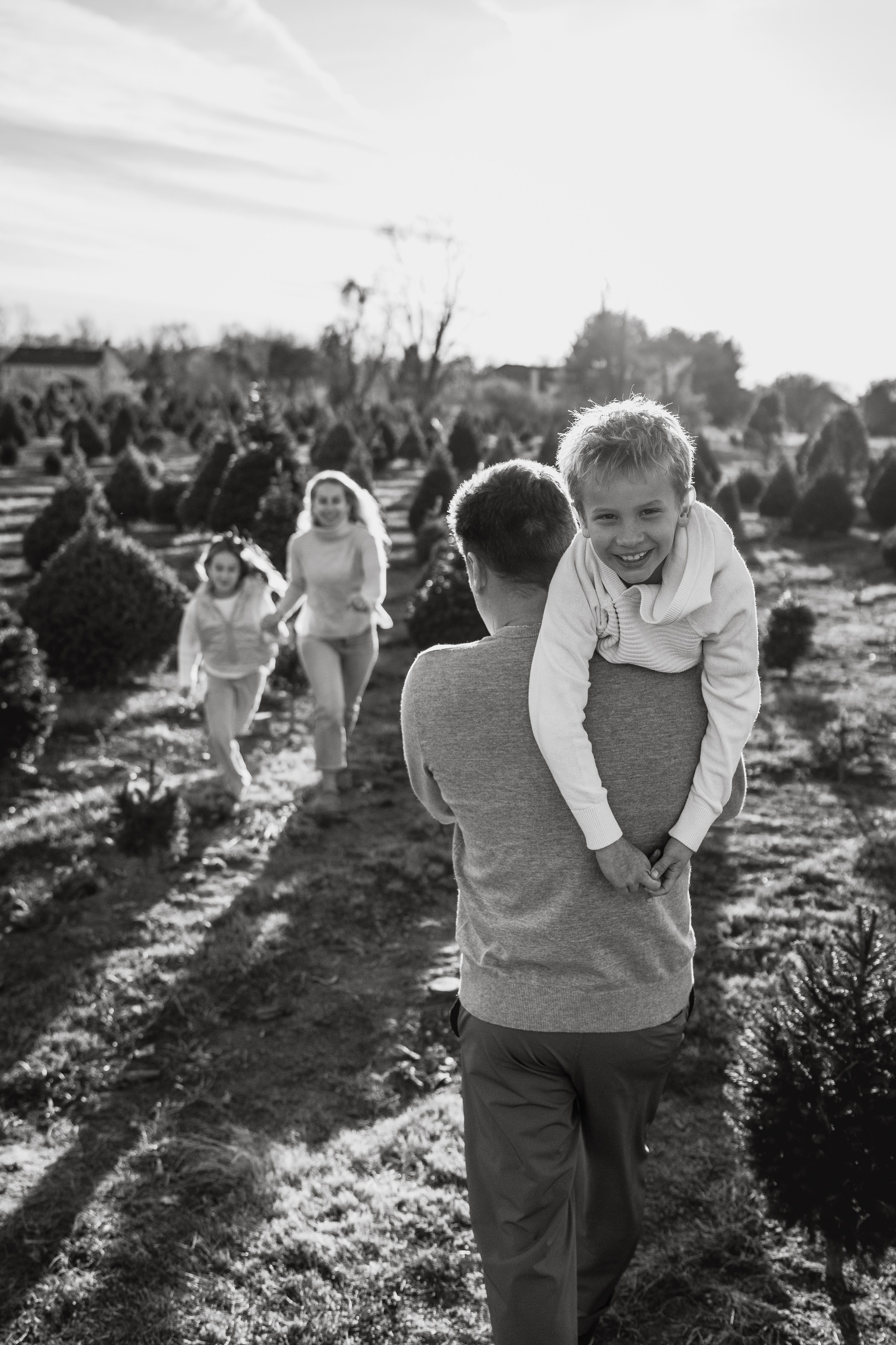 Christmas Farm Family Photoshoot – Magical Holiday Memories. Alisa Tant — Family and newborn photographer Bucks County, Montgomery county, Philadelphia, NJ